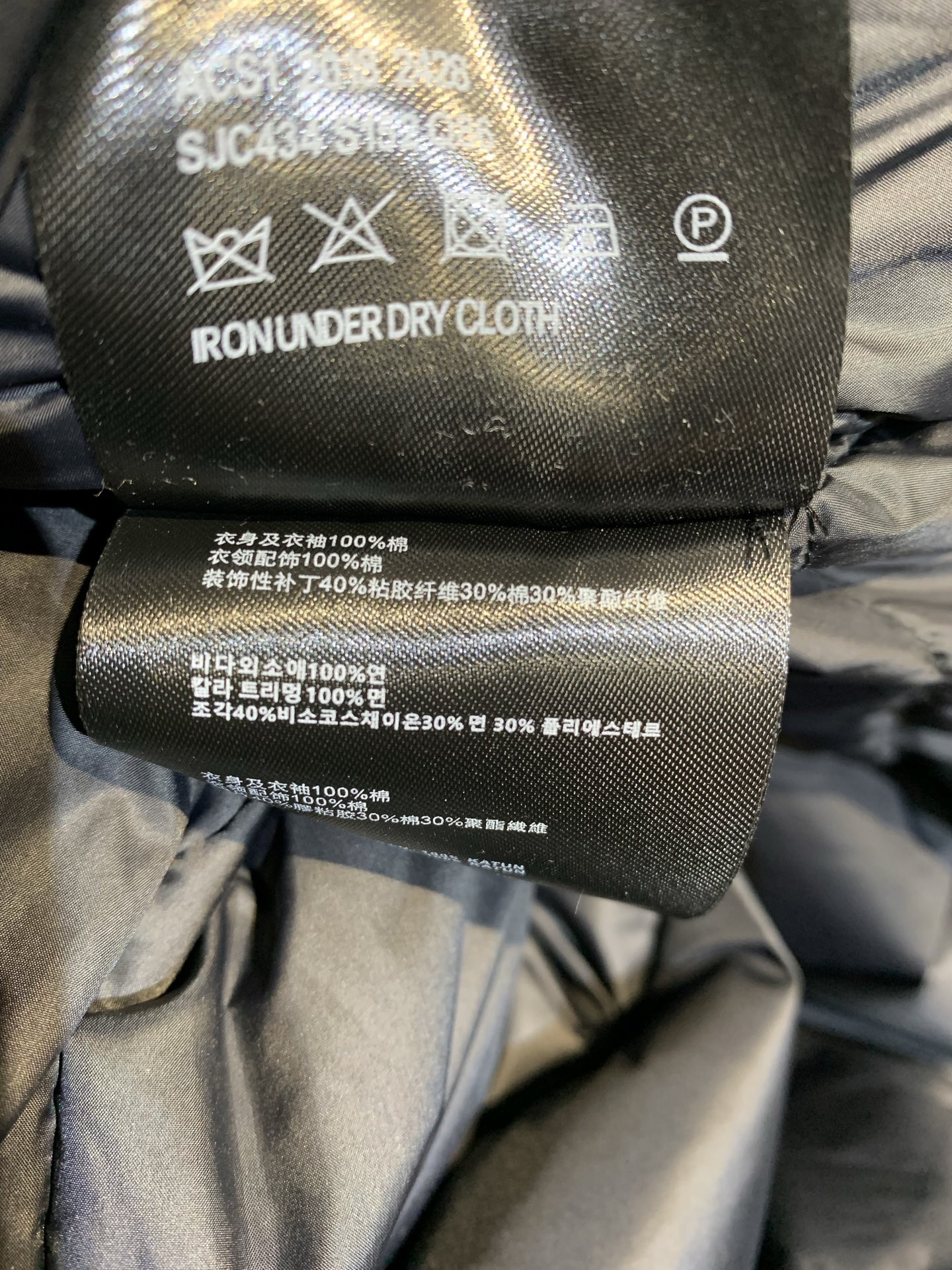 新款🔥出货啦📢 大货实拍 Prad*2025男款红标连帽羽绒服，进口科技面料，90白鸭绒填充，绒量300