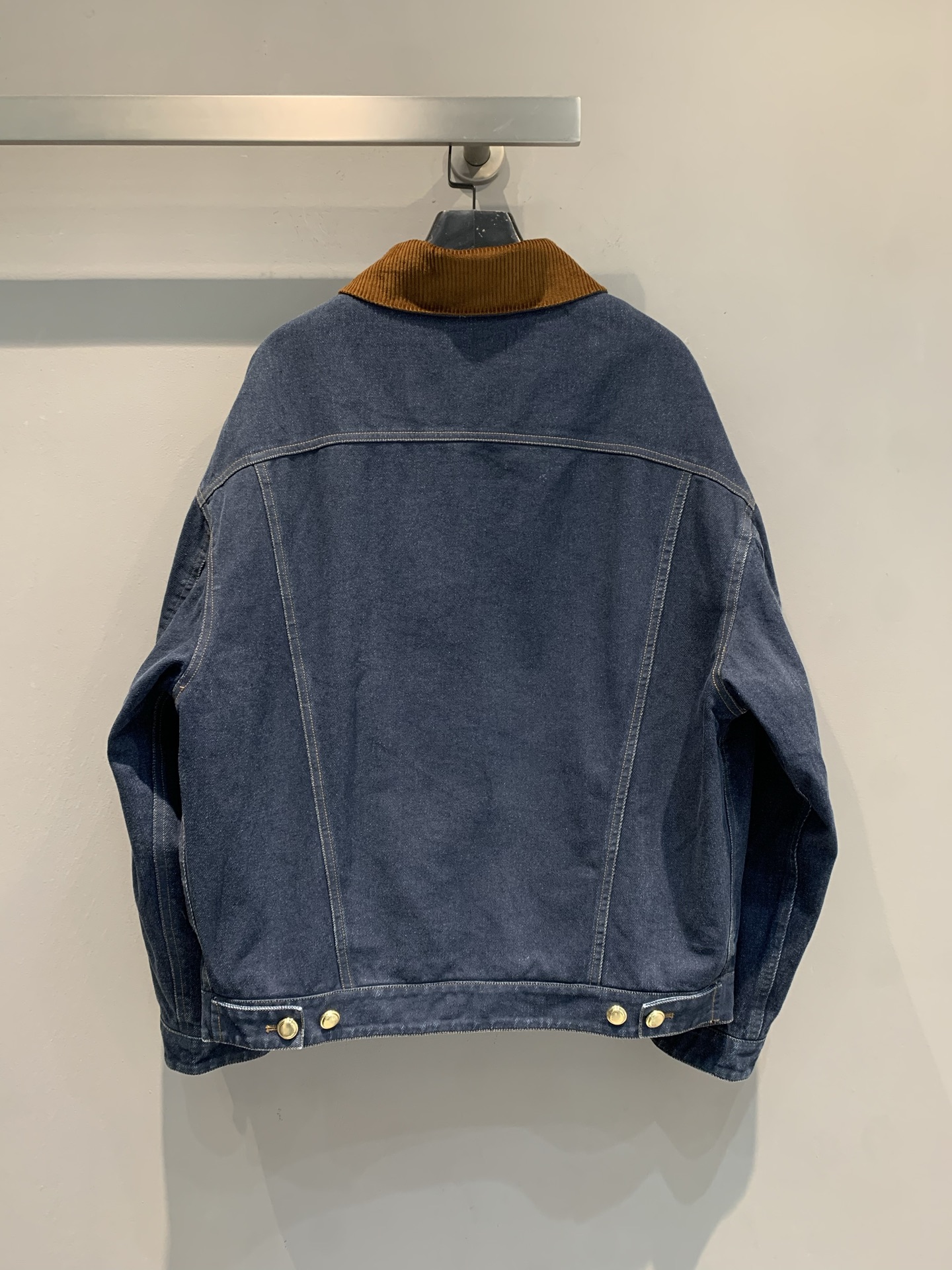 新款🔥出货啦📢 Miumi*2025秋冬新款复古机车风灯芯绒领牛仔外套，深蓝牛仔+棕色灯芯绒翻领，复古机