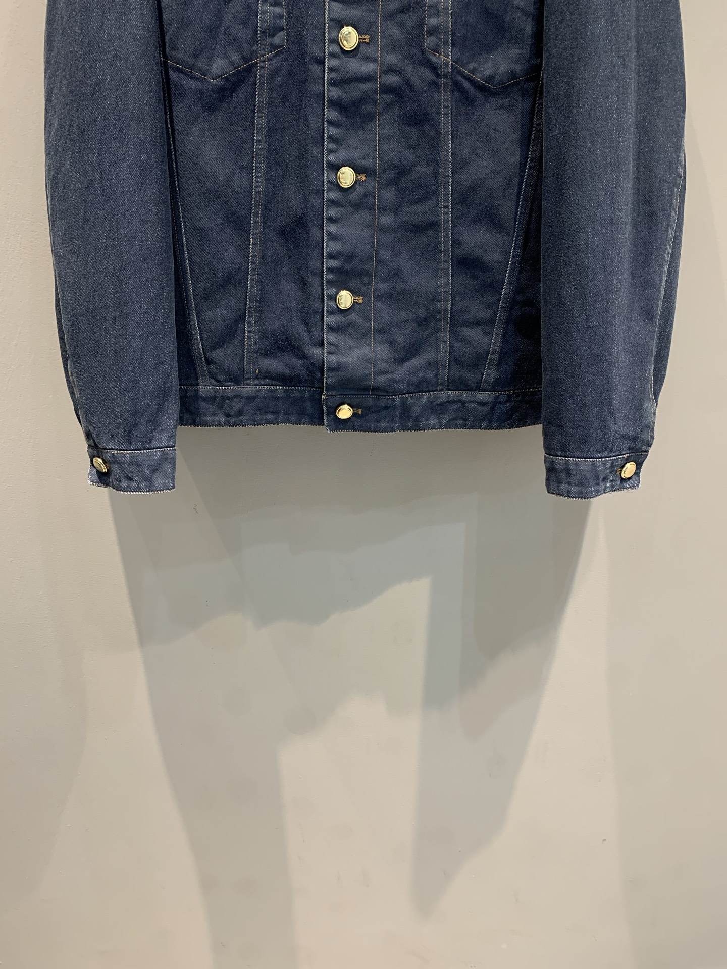 新款🔥出货啦📢 Miumi*2025秋冬新款复古机车风灯芯绒领牛仔外套，深蓝牛仔+棕色灯芯绒翻领，复古机