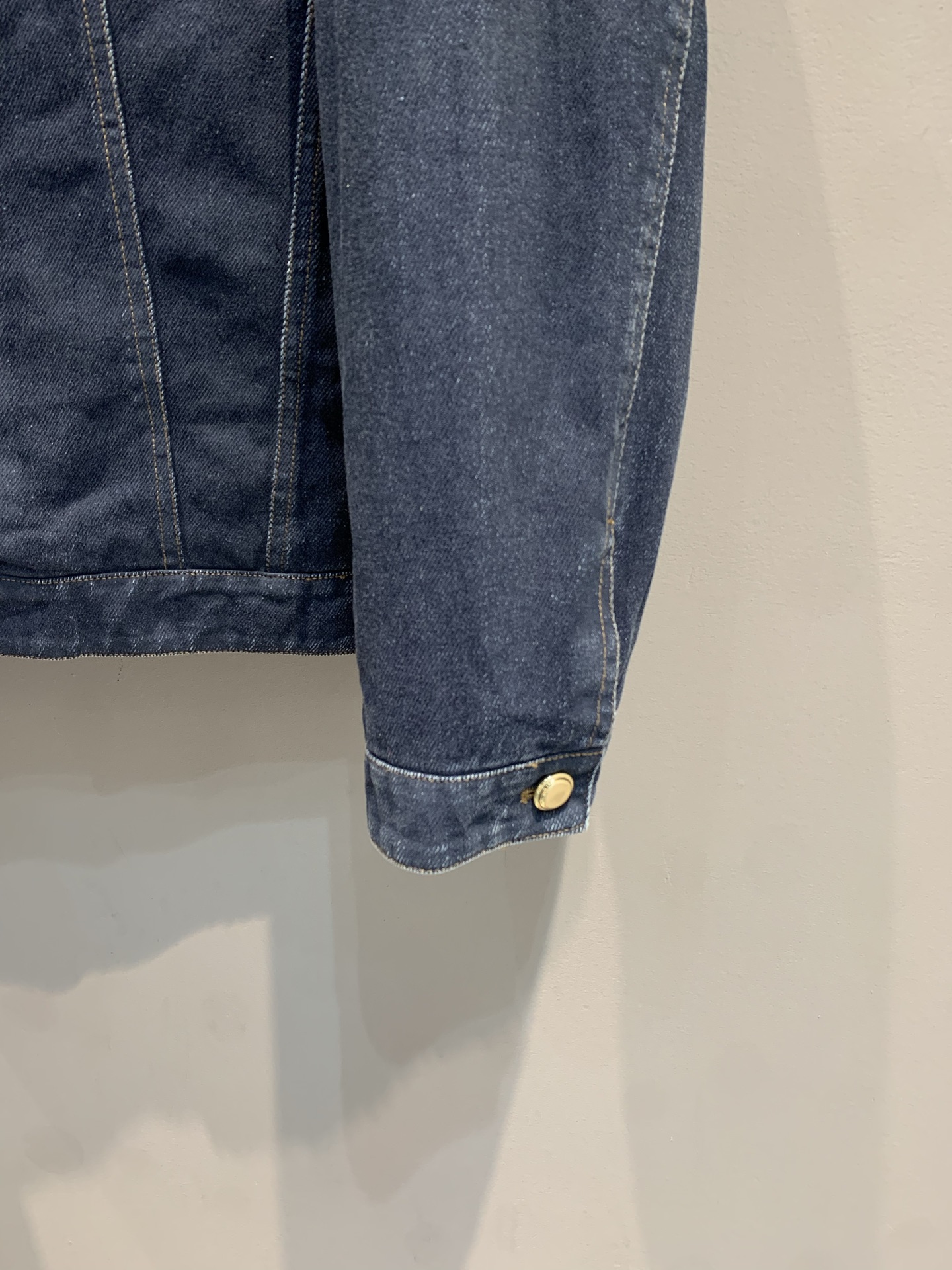 新款🔥出货啦📢 Miumi*2025秋冬新款复古机车风灯芯绒领牛仔外套，深蓝牛仔+棕色灯芯绒翻领，复古机