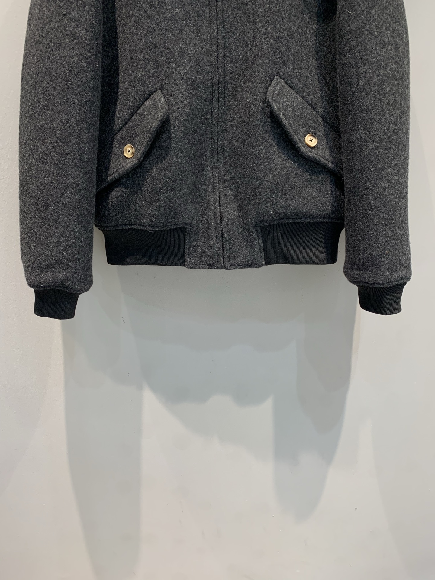 新款🔥出货啦📢 Miumi*2025秋冬新款时髦复古羊毛领外套，绵羊毛+夹棉材质，柔软又保暖! 杏色羊皮