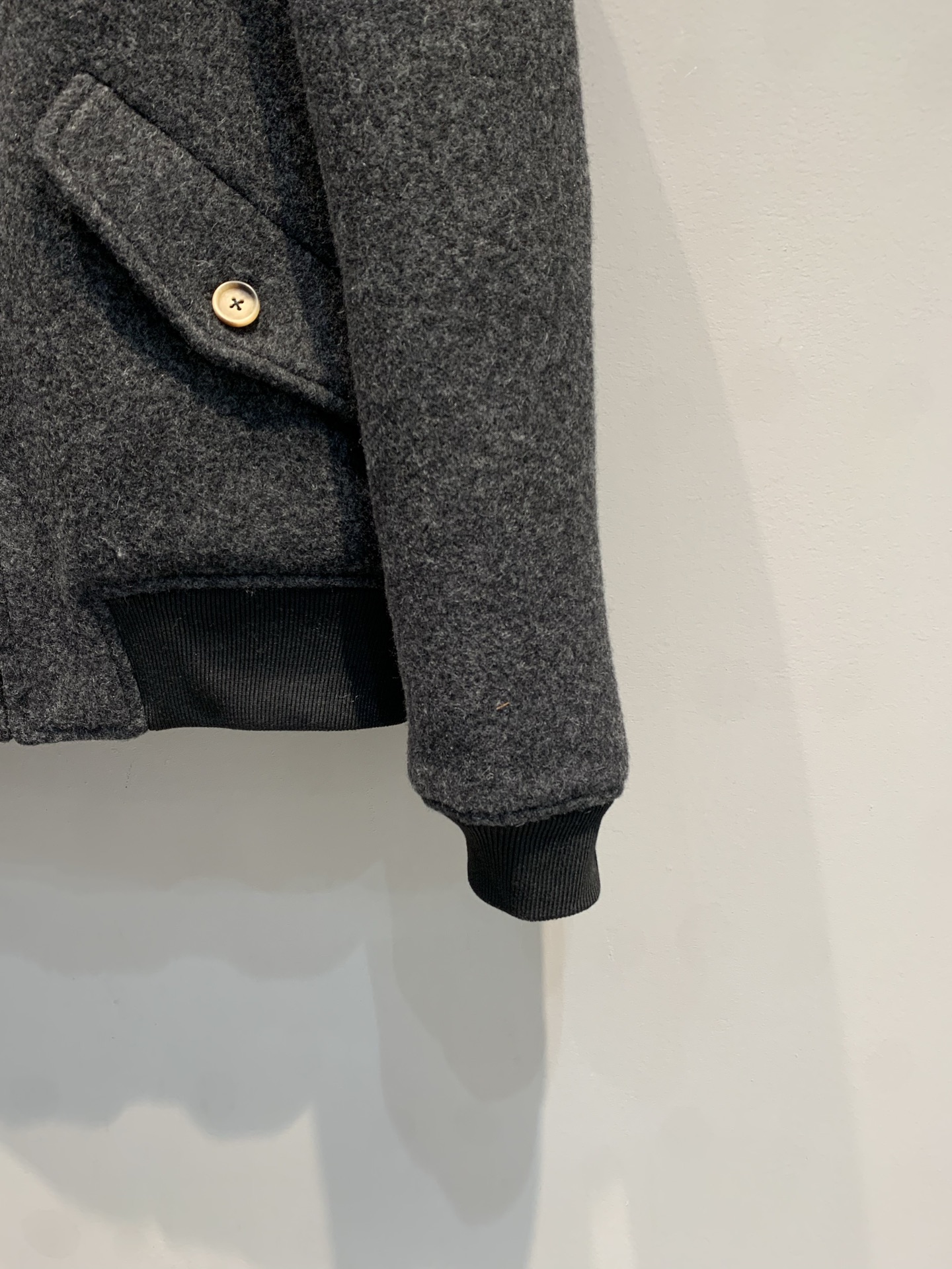 新款🔥出货啦📢 Miumi*2025秋冬新款时髦复古羊毛领外套，绵羊毛+夹棉材质，柔软又保暖! 杏色羊皮