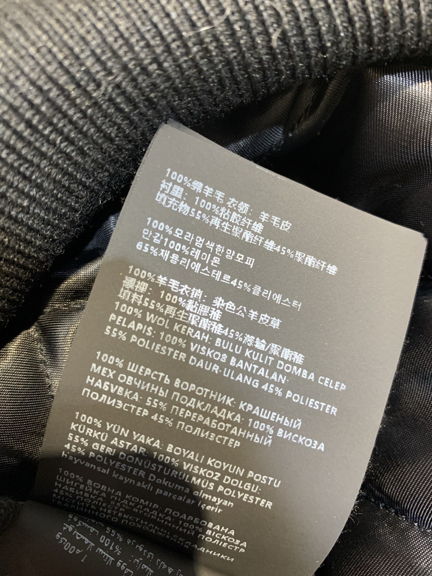 新款🔥出货啦📢 Miumi*2025秋冬新款时髦复古羊毛领外套，绵羊毛+夹棉材质，柔软又保暖! 杏色羊皮