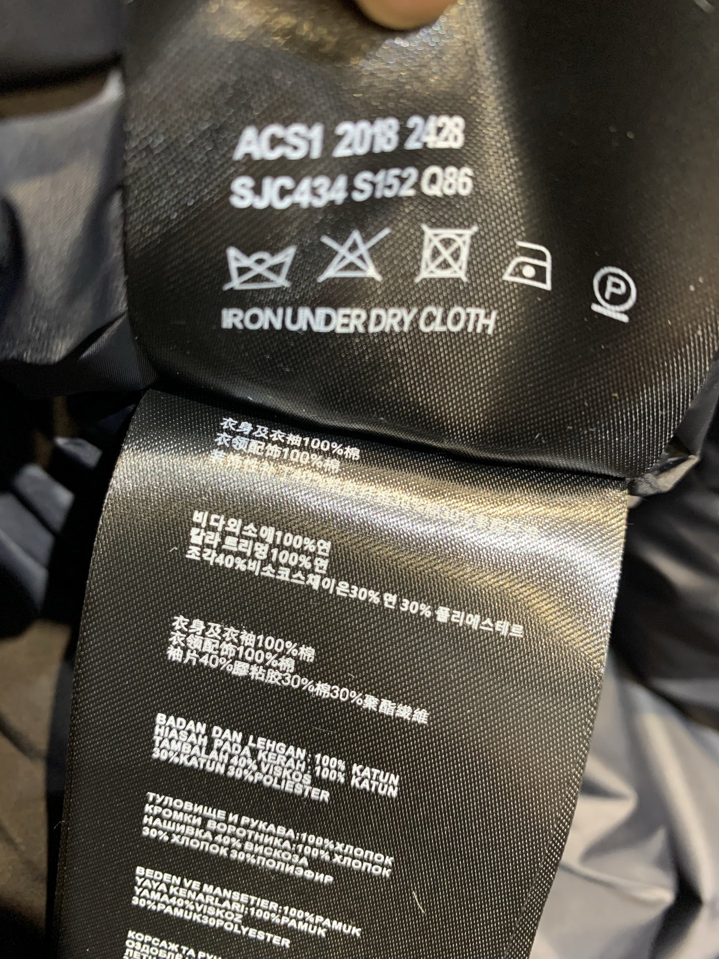 新款🔥出货啦📢 大货实拍 Prad*2025男款红标连帽羽绒服，进口科技面料，90白鸭绒填充，绒量300