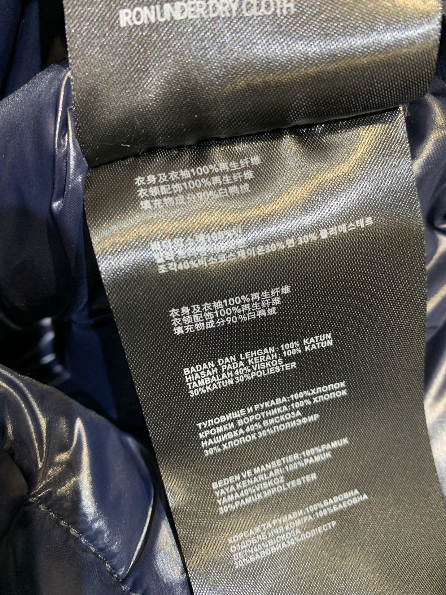 新款🔥出货啦📢 大货实拍 Prad*2025秋冬新款三角标连帽羽绒服，采用440D超细纤维，防泼水又轻盈