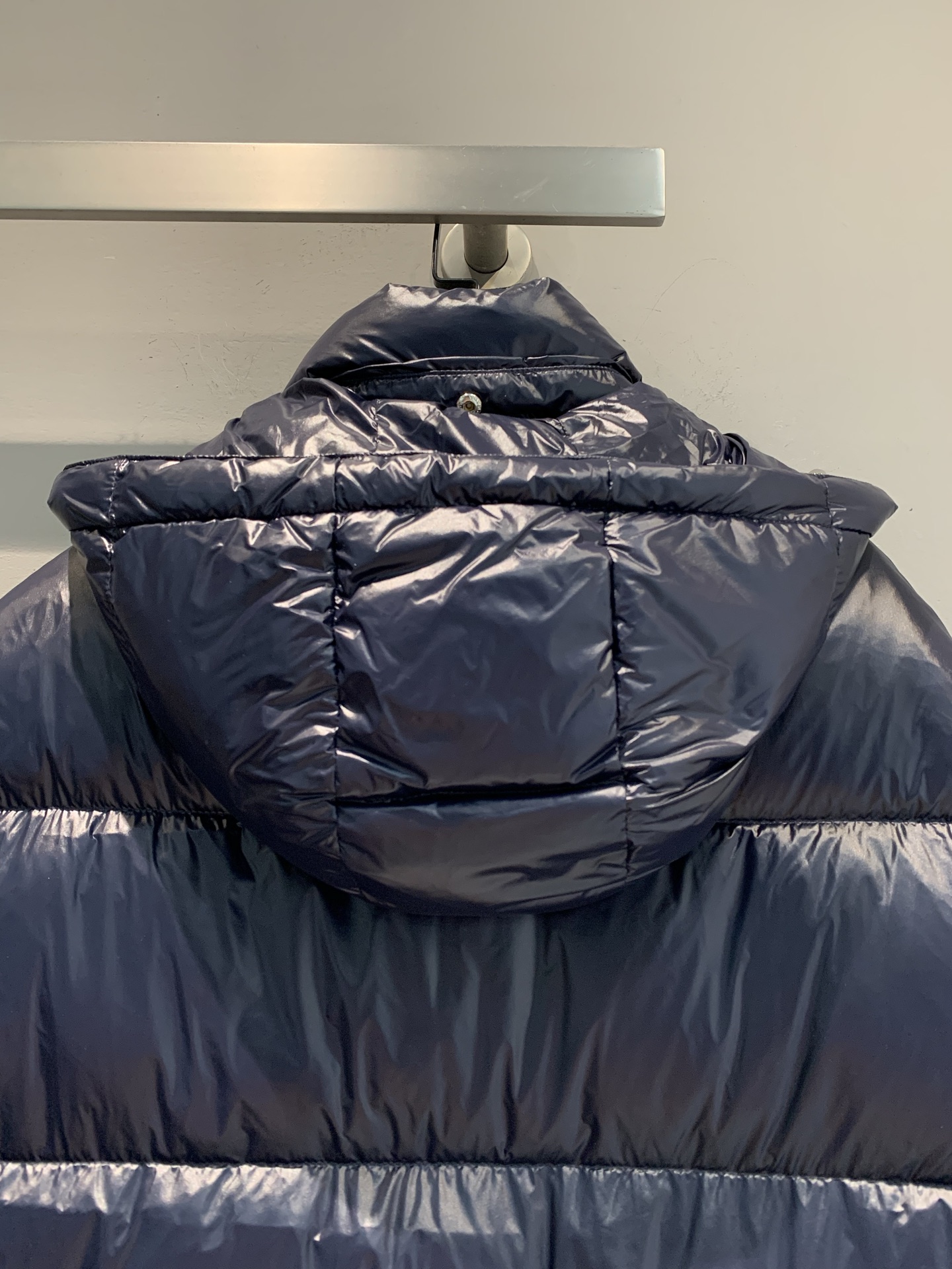 新款🔥出货啦📢 大货实拍 Prad*2025秋冬新款三角标连帽羽绒服，采用440D超细纤维，防泼水又轻盈