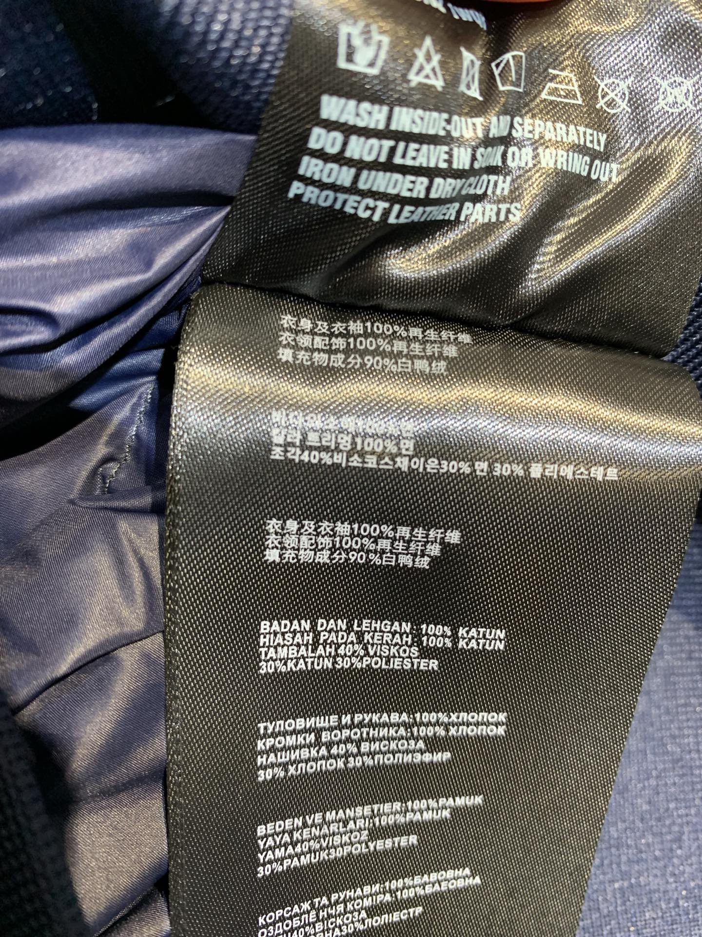 新款🔥出货啦📢 Prad*2025秋冬新款三角标可拆卸连帽男款羽绒服，经典三角标识+降落伞尼龙材质，轻盈