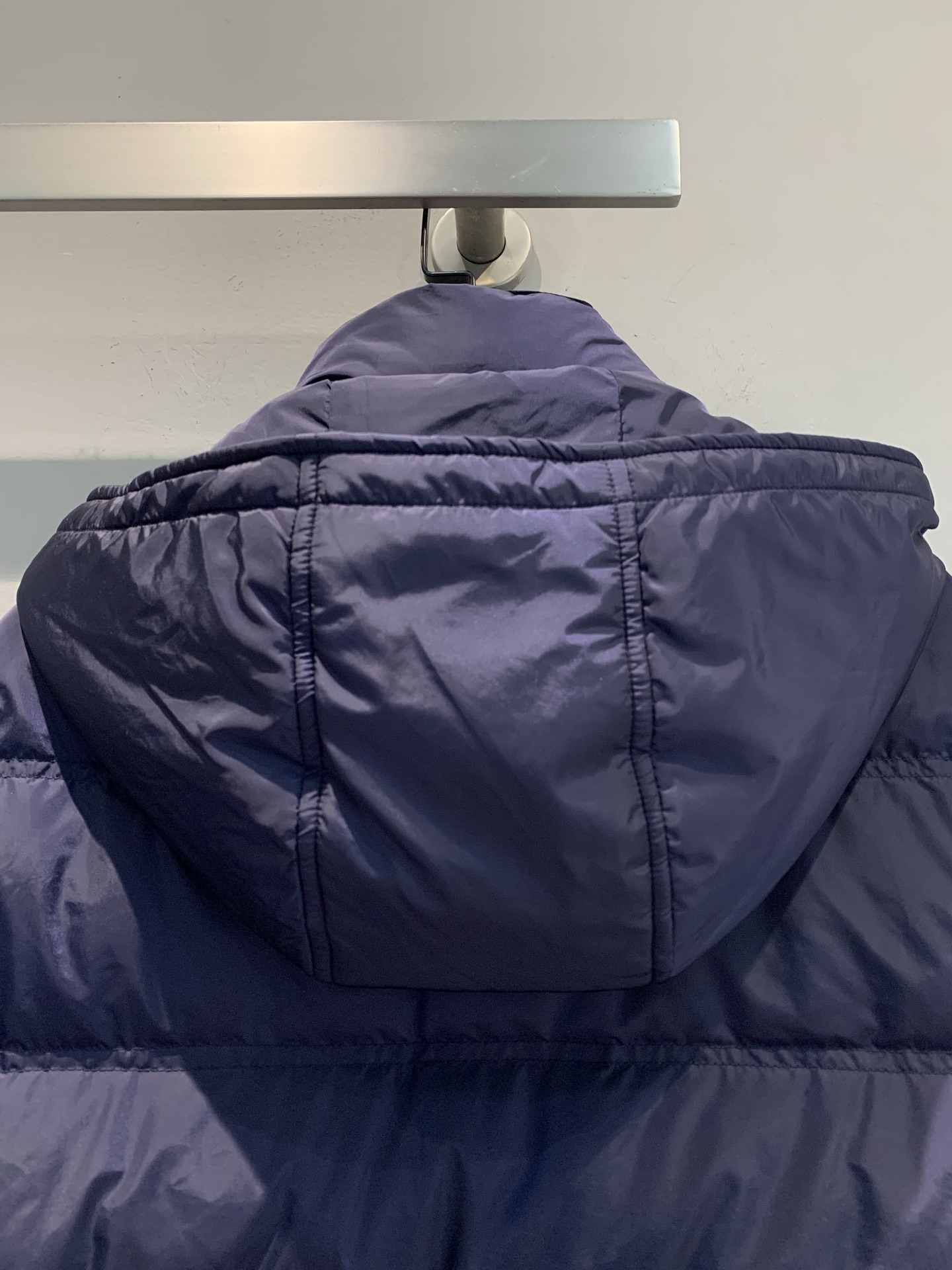 新款🔥出货啦📢 Prad*2025秋冬新款三角标可拆卸连帽男款羽绒服，经典三角标识+降落伞尼龙材质，轻盈