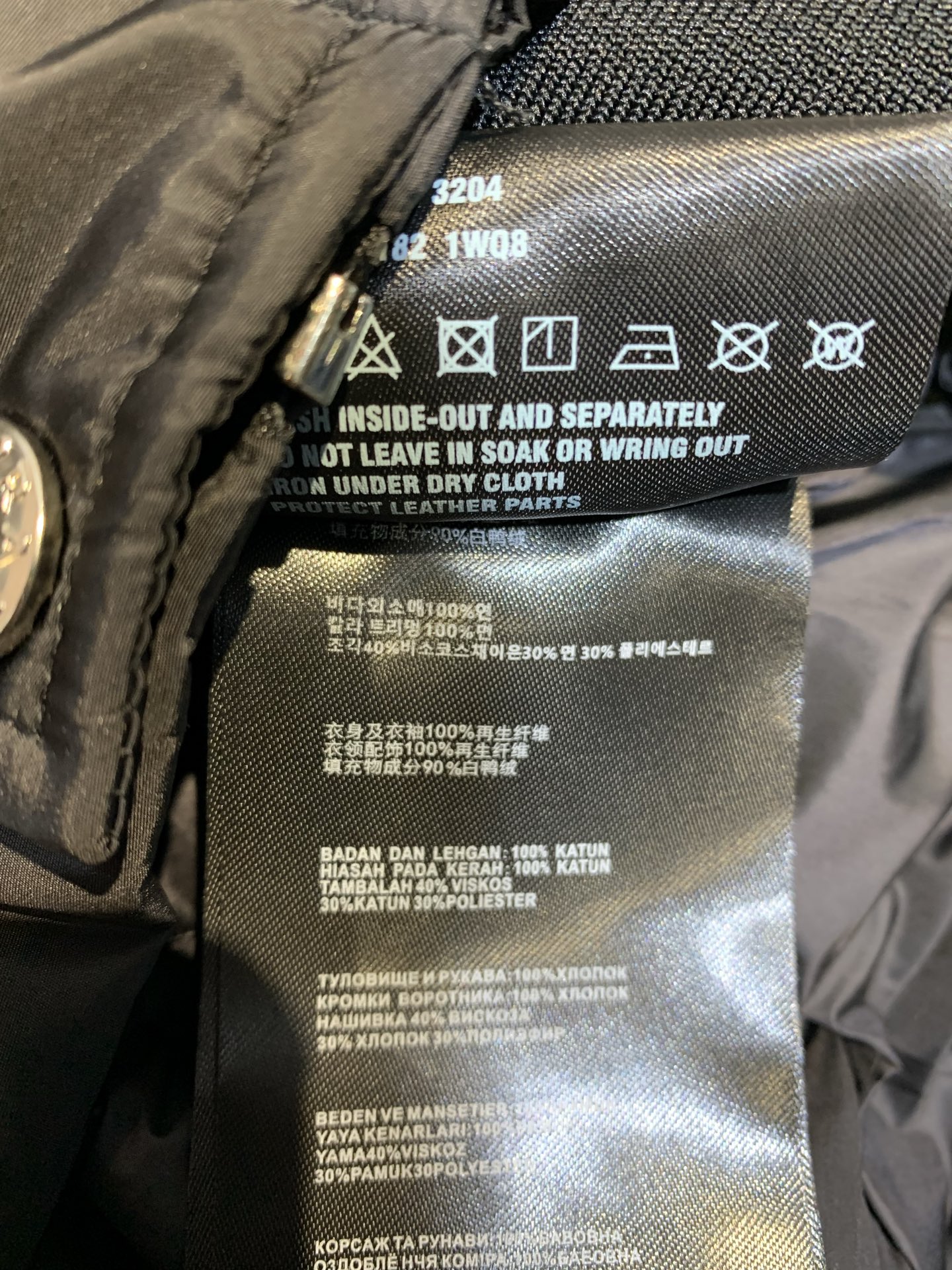 新款🔥出货啦📢 Prad*2025秋冬新款三角标可拆卸连帽男款羽绒服，经典三角标识+降落伞尼龙材质，轻盈