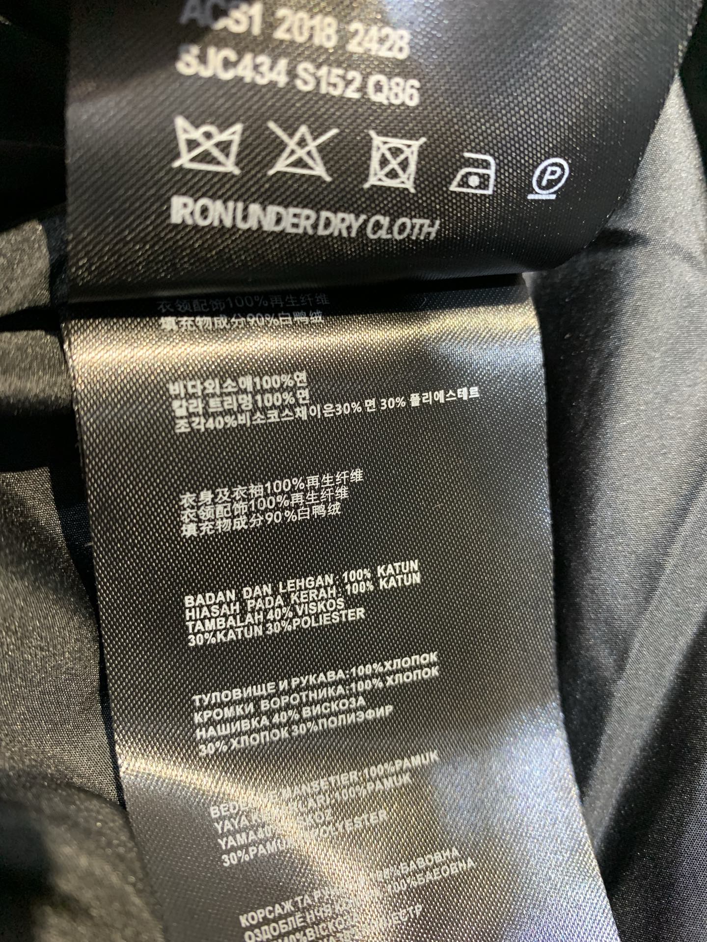 新款🔥出货啦📢 Prad*2025秋冬新款麻花纹黑标男士羽绒服，简约翻领设计+经典三角标，低调又高级!外