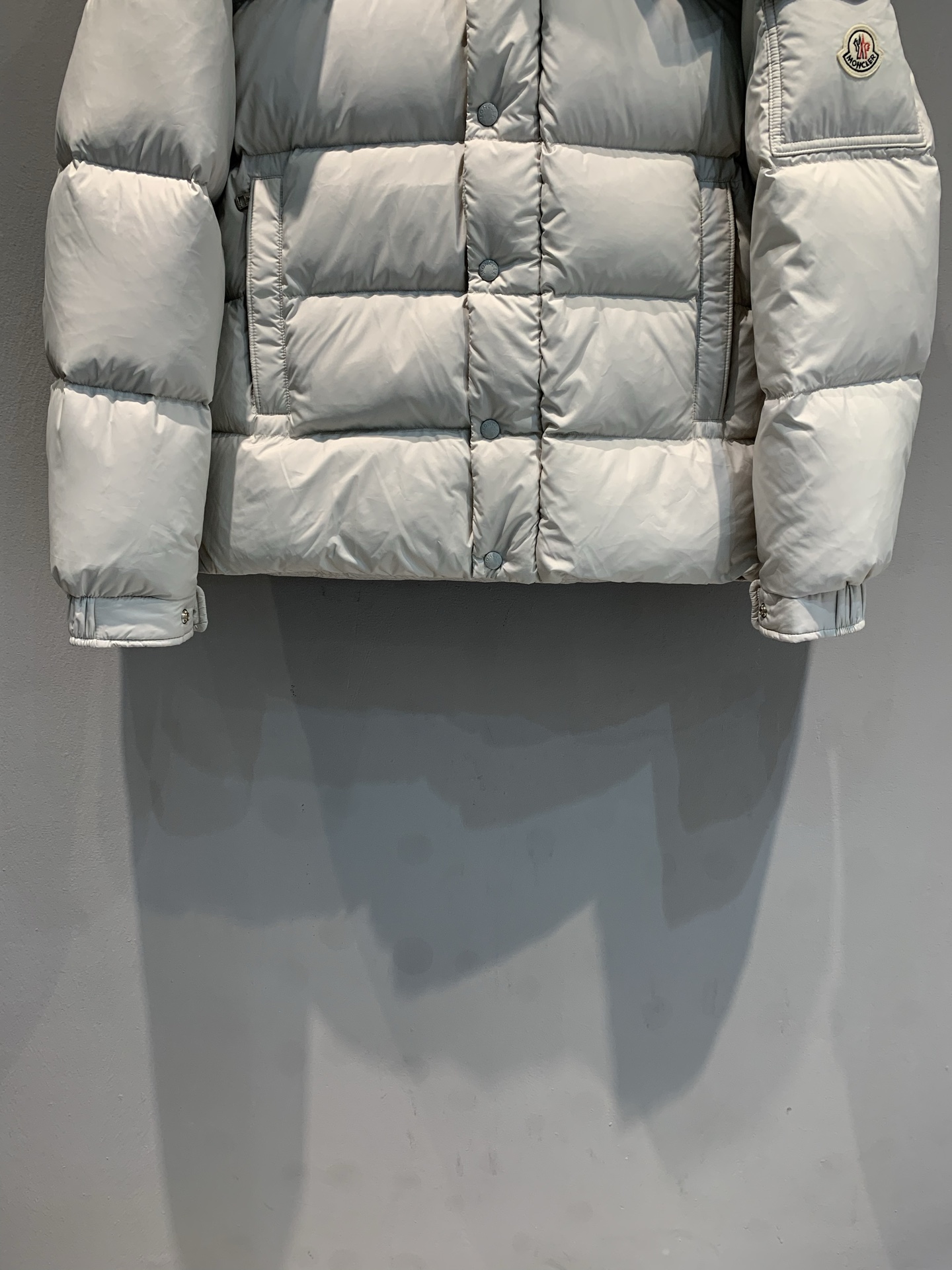 新款🔥出货啦📢 大货实拍 Moncle* 70周年限定MAYA系列羽绒服，高端聚酯纤维+高品质鹅绒填充，