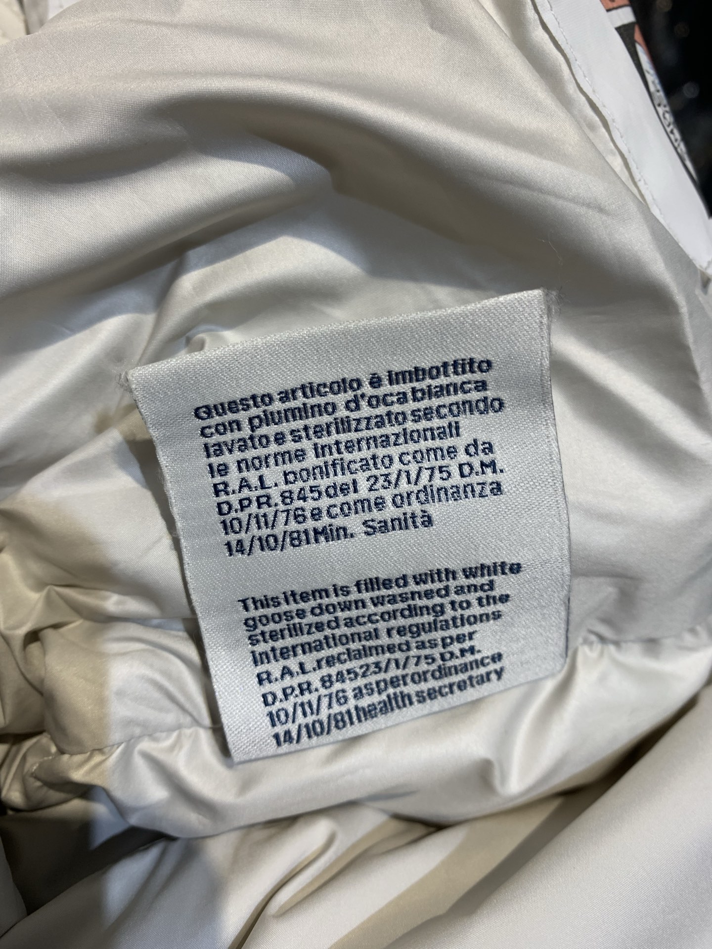 新款🔥出货啦📢 大货实拍 Moncle* 70周年限定MAYA系列羽绒服，高端聚酯纤维+高品质鹅绒填充，