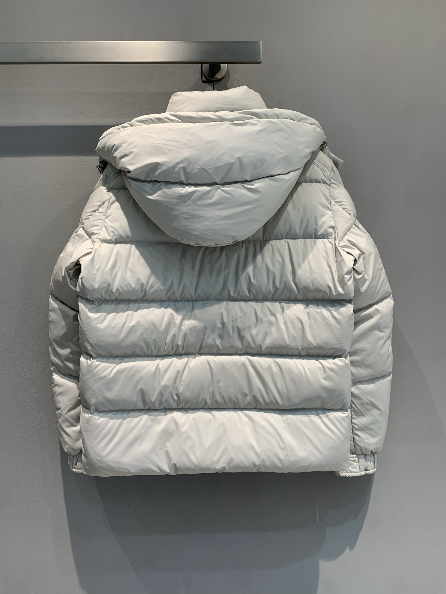 新款🔥出货啦📢 大货实拍 Moncle* 70周年限定MAYA系列羽绒服，高端聚酯纤维+高品质鹅绒填充，