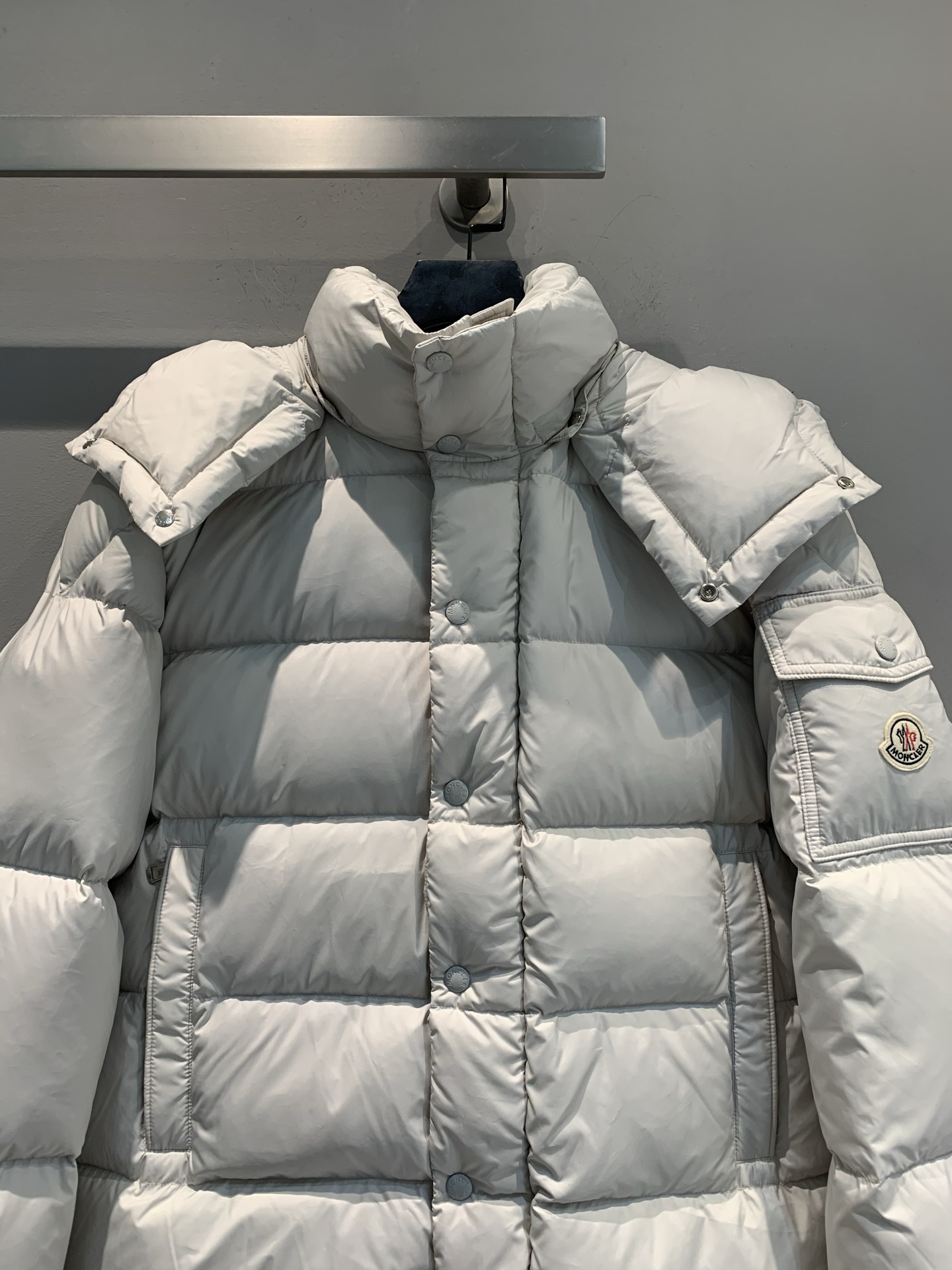 新款🔥出货啦📢 大货实拍 Moncle* 70周年限定MAYA系列羽绒服，高端聚酯纤维+高品质鹅绒填充，