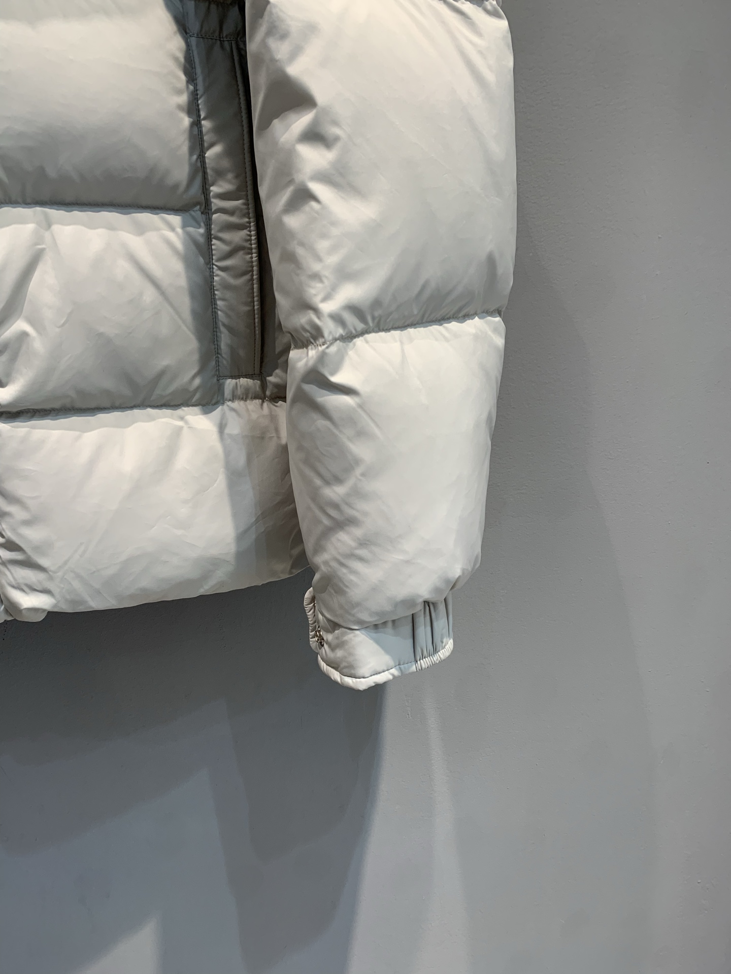 新款🔥出货啦📢 大货实拍 Moncle* 70周年限定MAYA系列羽绒服，高端聚酯纤维+高品质鹅绒填充，