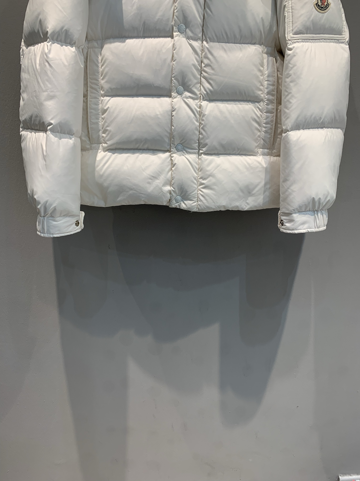 新款🔥出货啦📢 大货实拍 Moncle* 70周年限定MAYA系列羽绒服，高端聚酯纤维+高品质鹅绒填充，