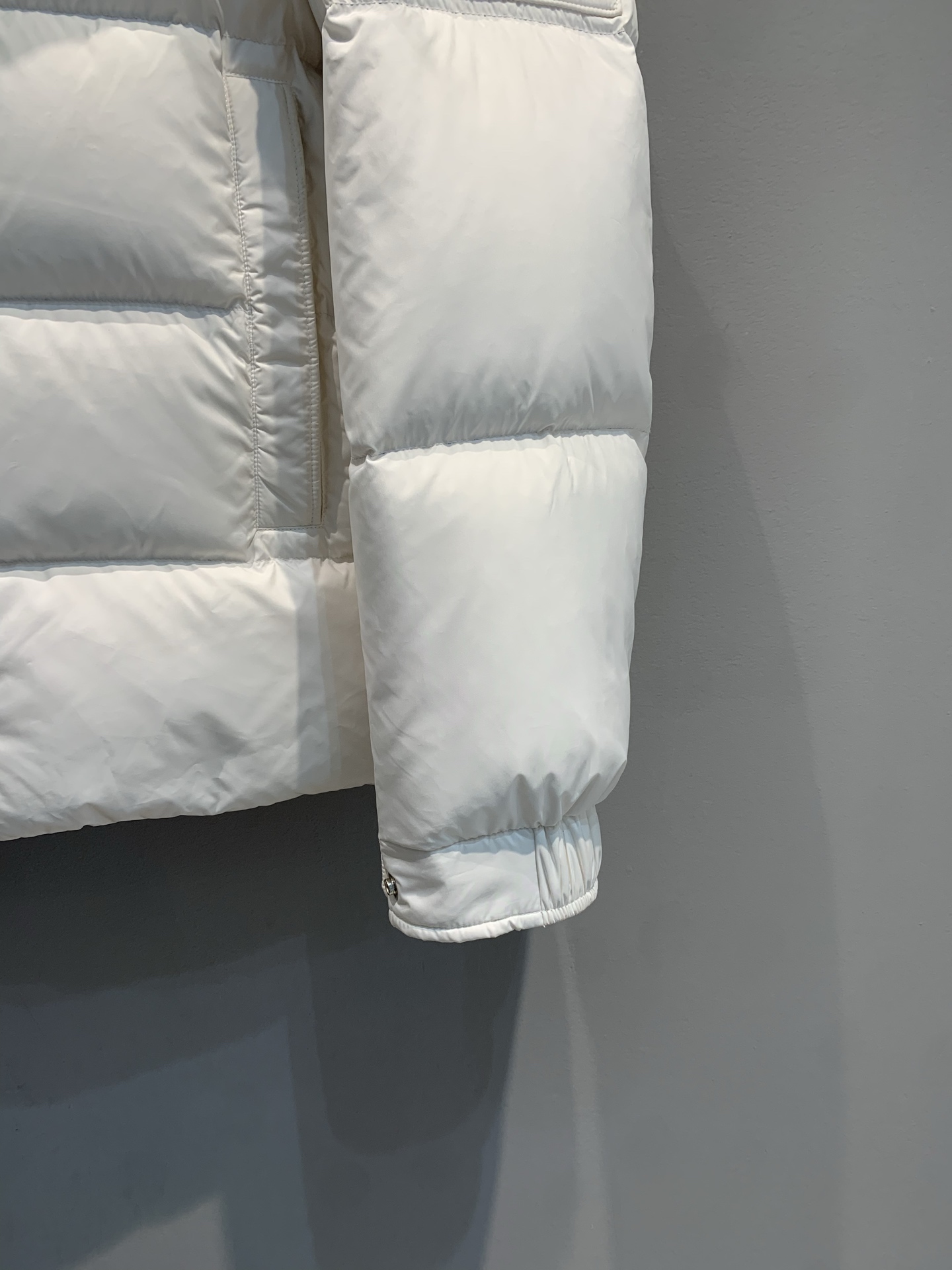 新款🔥出货啦📢 大货实拍 Moncle* 70周年限定MAYA系列羽绒服，高端聚酯纤维+高品质鹅绒填充，