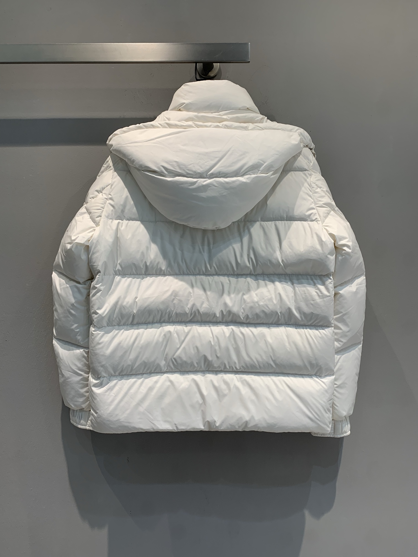 新款🔥出货啦📢 大货实拍 Moncle* 70周年限定MAYA系列羽绒服，高端聚酯纤维+高品质鹅绒填充，