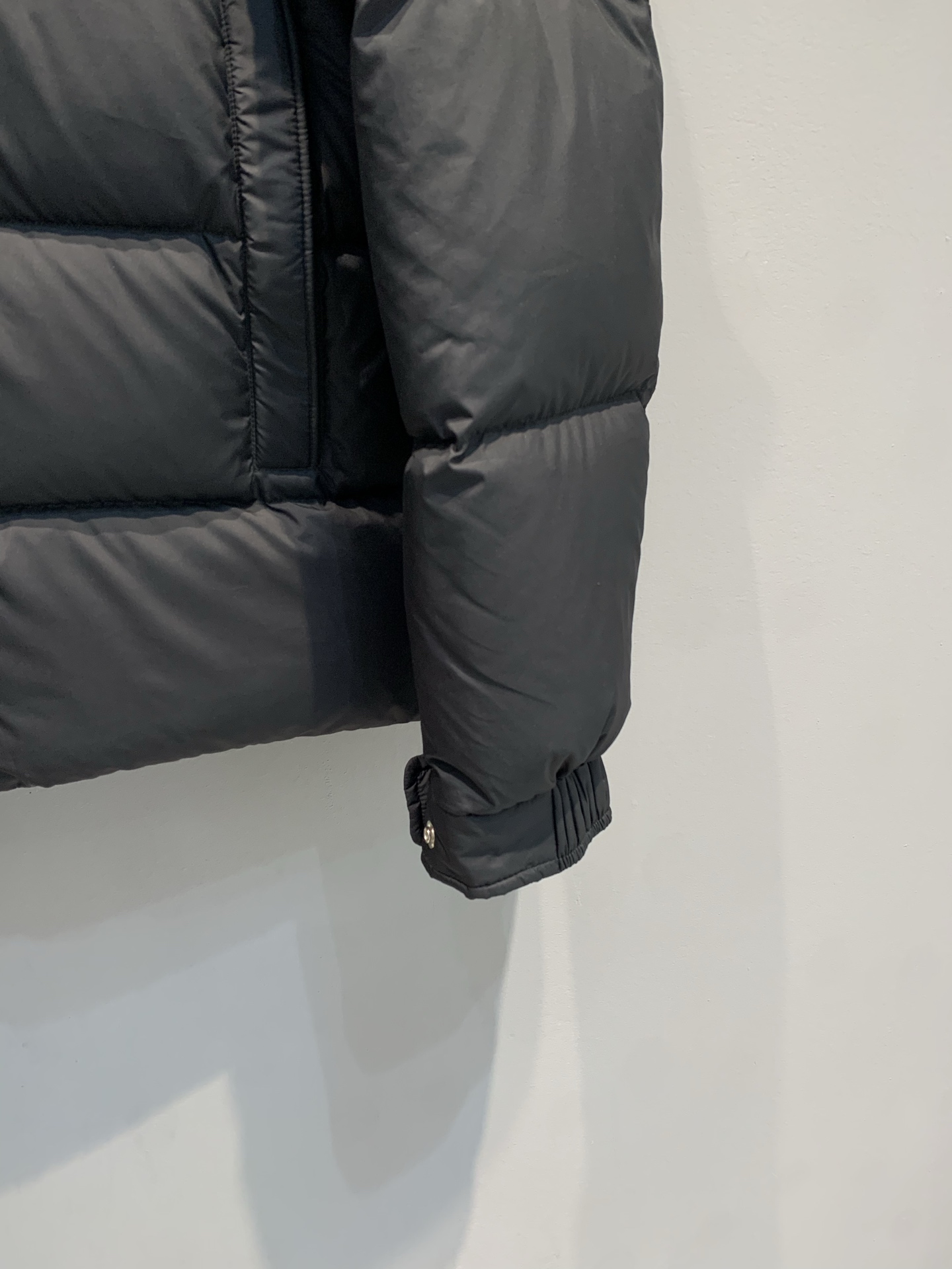 新款🔥出货啦📢 大货实拍 Moncle* 70周年限定MAYA系列羽绒服，高端聚酯纤维+高品质鹅绒填充，