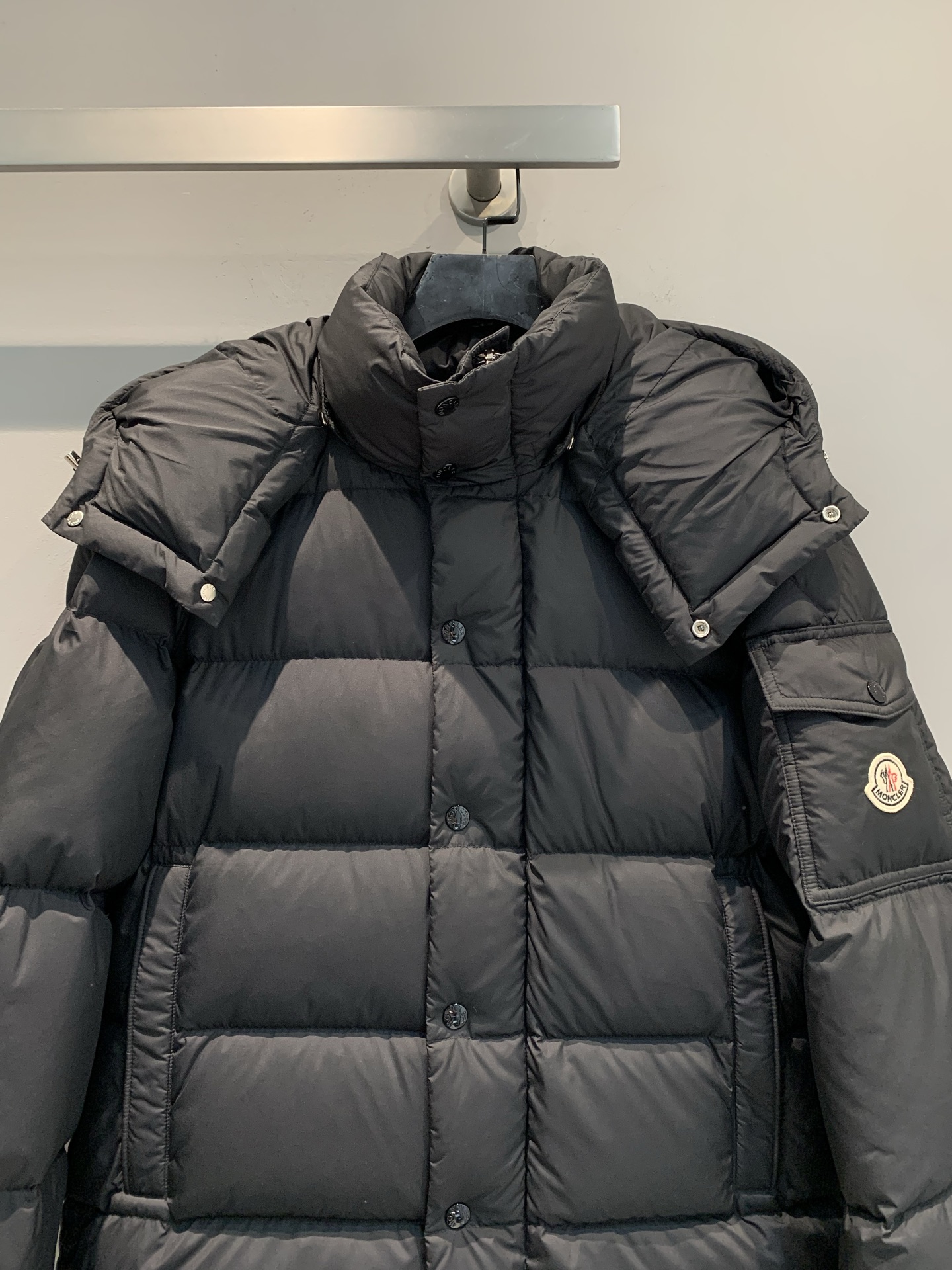 新款🔥出货啦📢 大货实拍 Moncle* 70周年限定MAYA系列羽绒服，高端聚酯纤维+高品质鹅绒填充，