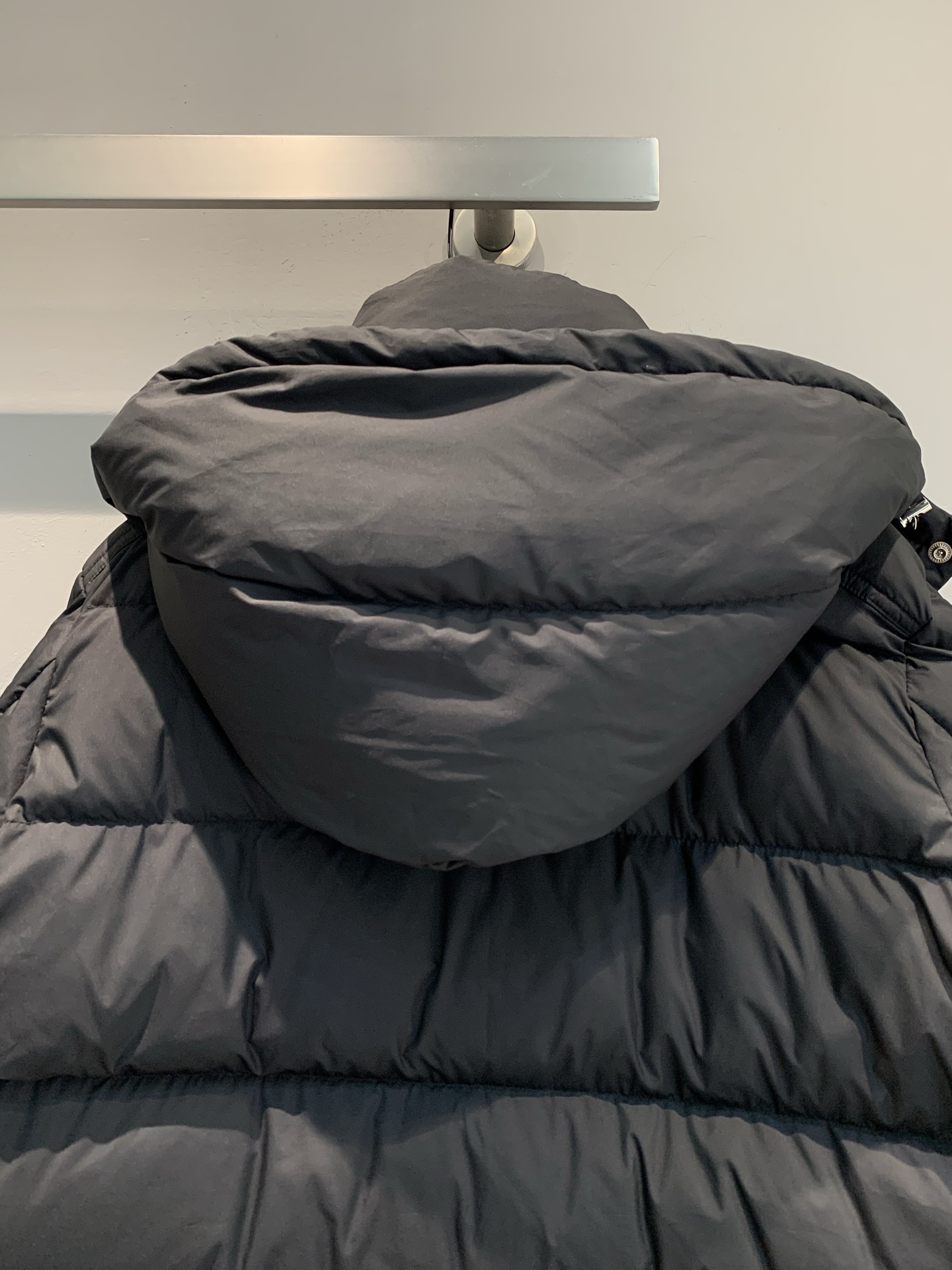 新款🔥出货啦📢 大货实拍 Moncle* 70周年限定MAYA系列羽绒服，高端聚酯纤维+高品质鹅绒填充，