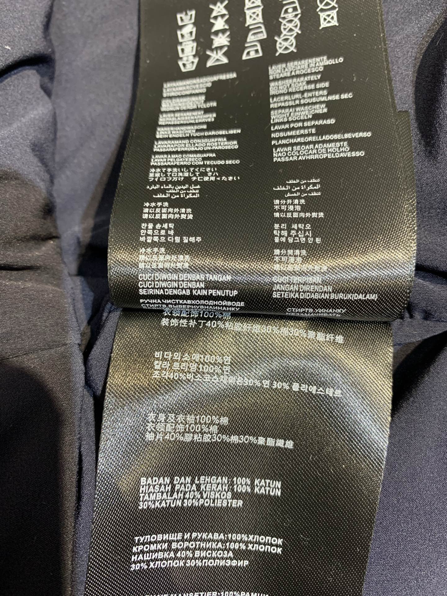 新款🔥出货啦📢 Prad*2025秋冬新款三角标立领男款羽绒服，光泽面料，质感满分又轻便! 立领+拉链设