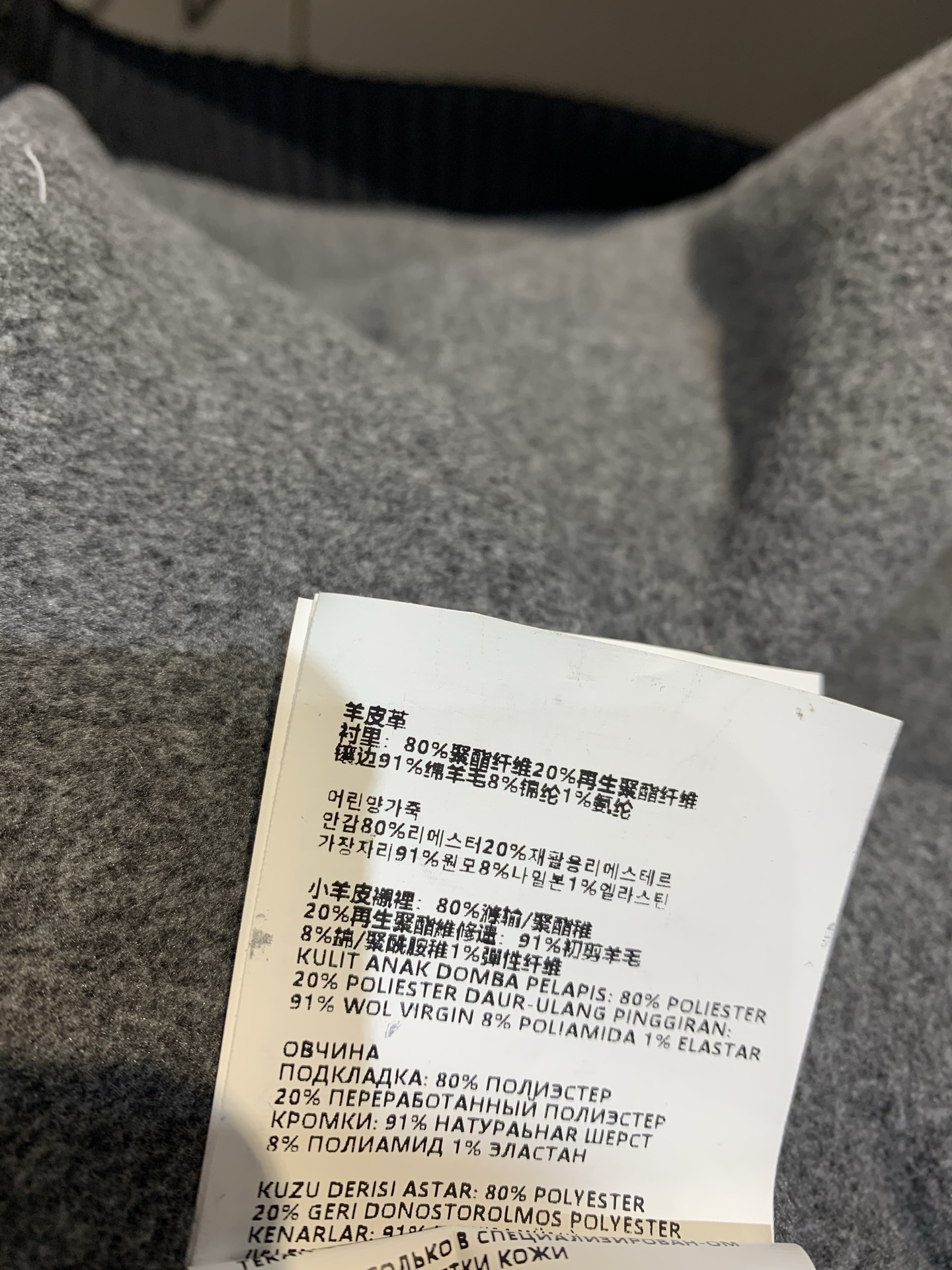 新款🔥出货啦📢 Miumi*2025秋冬新款复古学院风连帽皮衣外套，外层选用高品质小羊皮，柔软细腻，内里