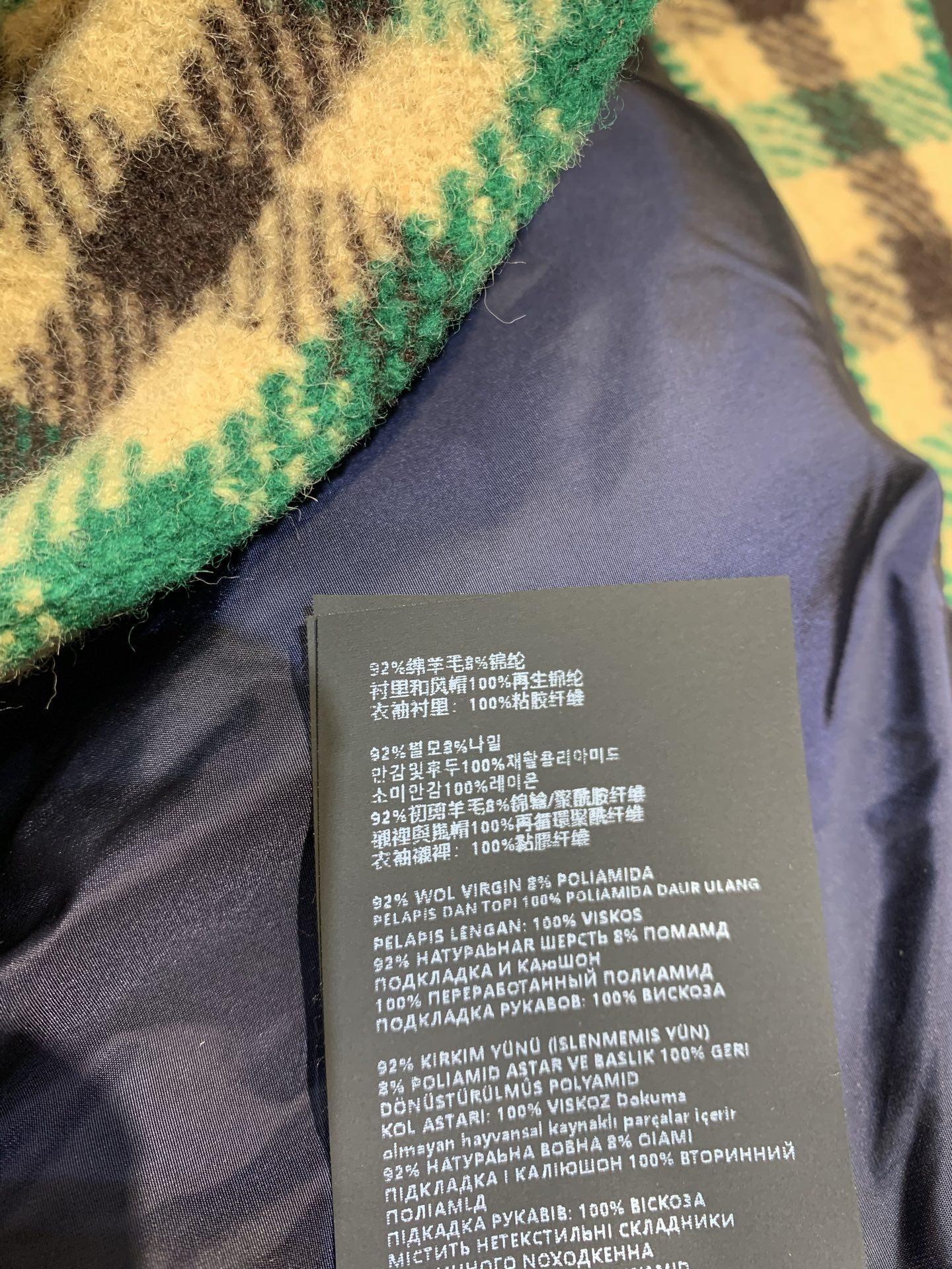 新款🔥出货啦📢 miumi*2025秋冬新款时髦复古棕绿格纹连帽外套，羊毛材质+尼龙帽拼接，复古又实用!