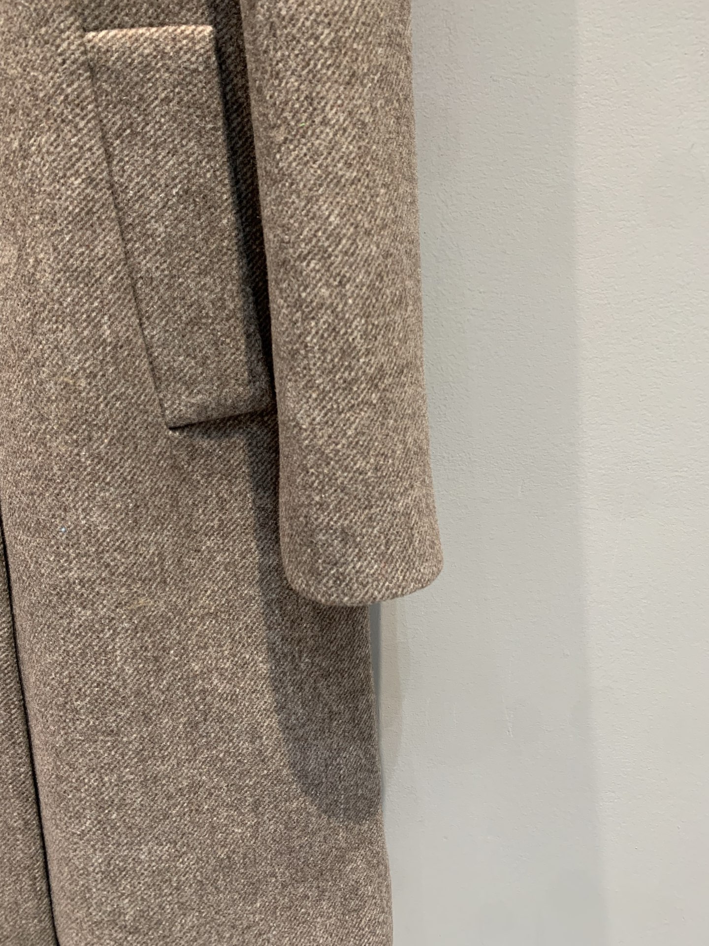 新款🔥出货啦📢 Miumi*2025秋冬新款复古时髦绵羊毛圆领大衣，复古风设计，绵羊毛材质轻便又保暖，秋