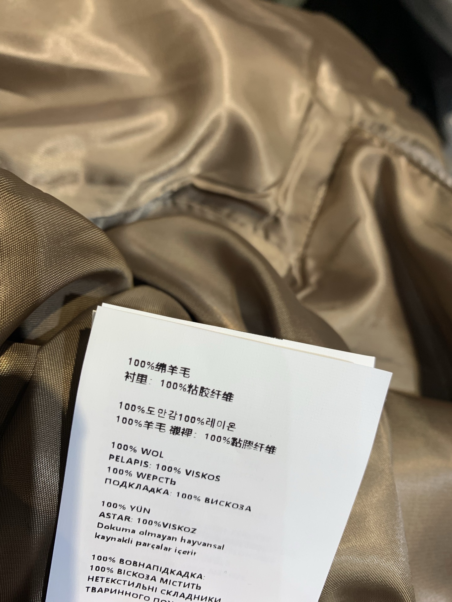 新款🔥出货啦📢 Miumi*2025秋冬新款复古时髦绵羊毛圆领大衣，复古风设计，绵羊毛材质轻便又保暖，秋