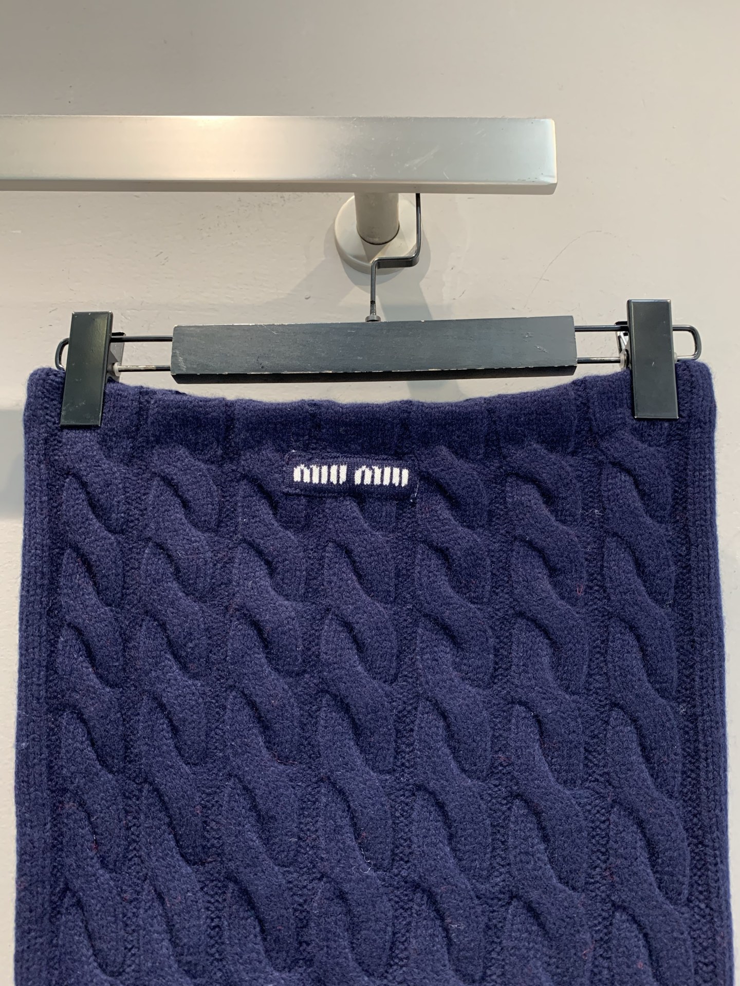 新款🔥出货啦📢 大货实拍 Miumi*2025秋冬新款麻花纹羊毛针织抹胸，柔软绵羊毛针织材质+经典麻花纹