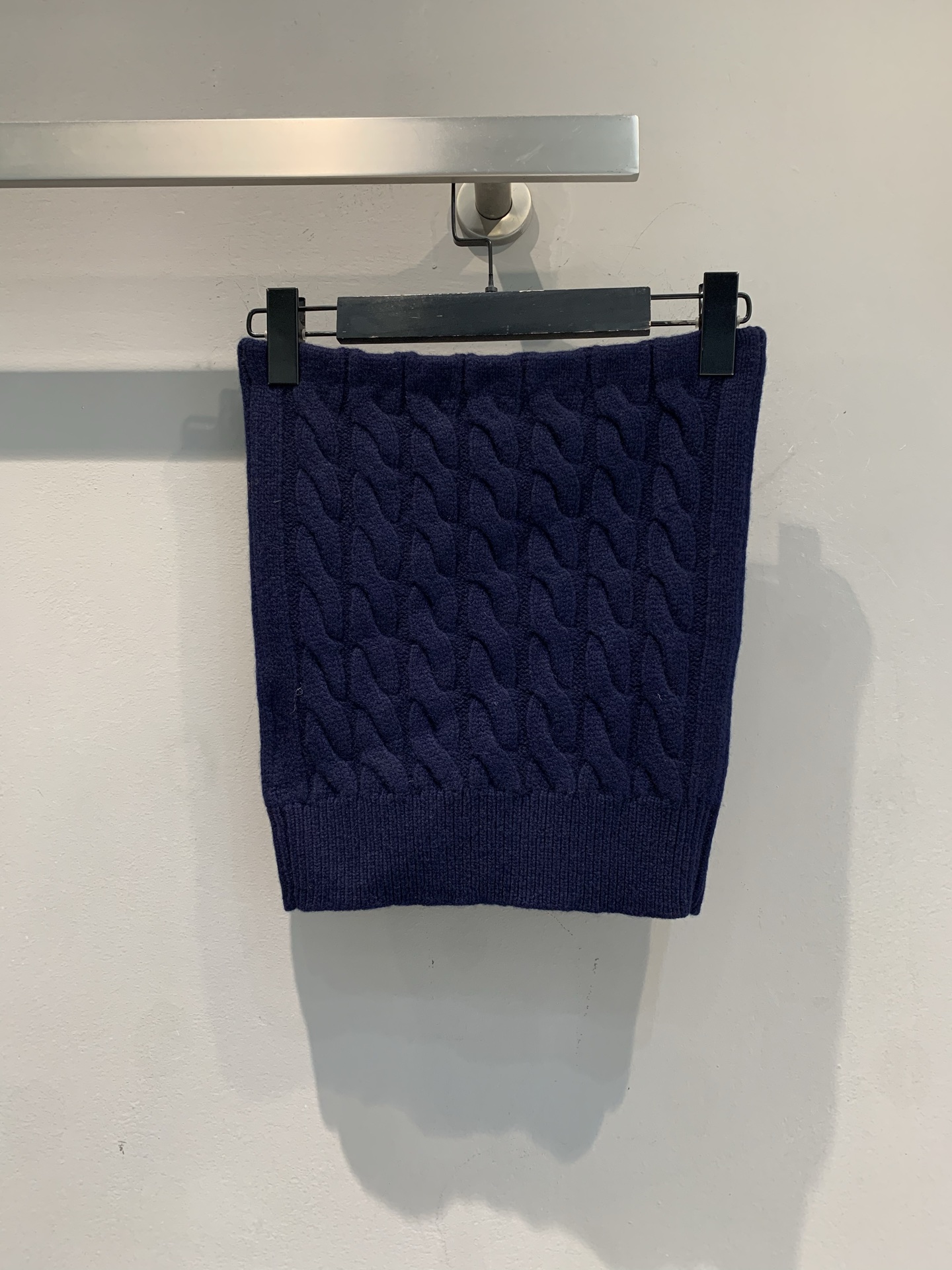 新款🔥出货啦📢 大货实拍 Miumi*2025秋冬新款麻花纹羊毛针织抹胸，柔软绵羊毛针织材质+经典麻花纹