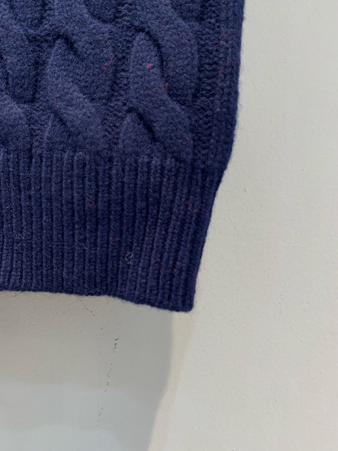 新款🔥出货啦📢 大货实拍 Miumi*2025秋冬新款麻花纹羊毛针织抹胸，柔软绵羊毛针织材质+经典麻花纹