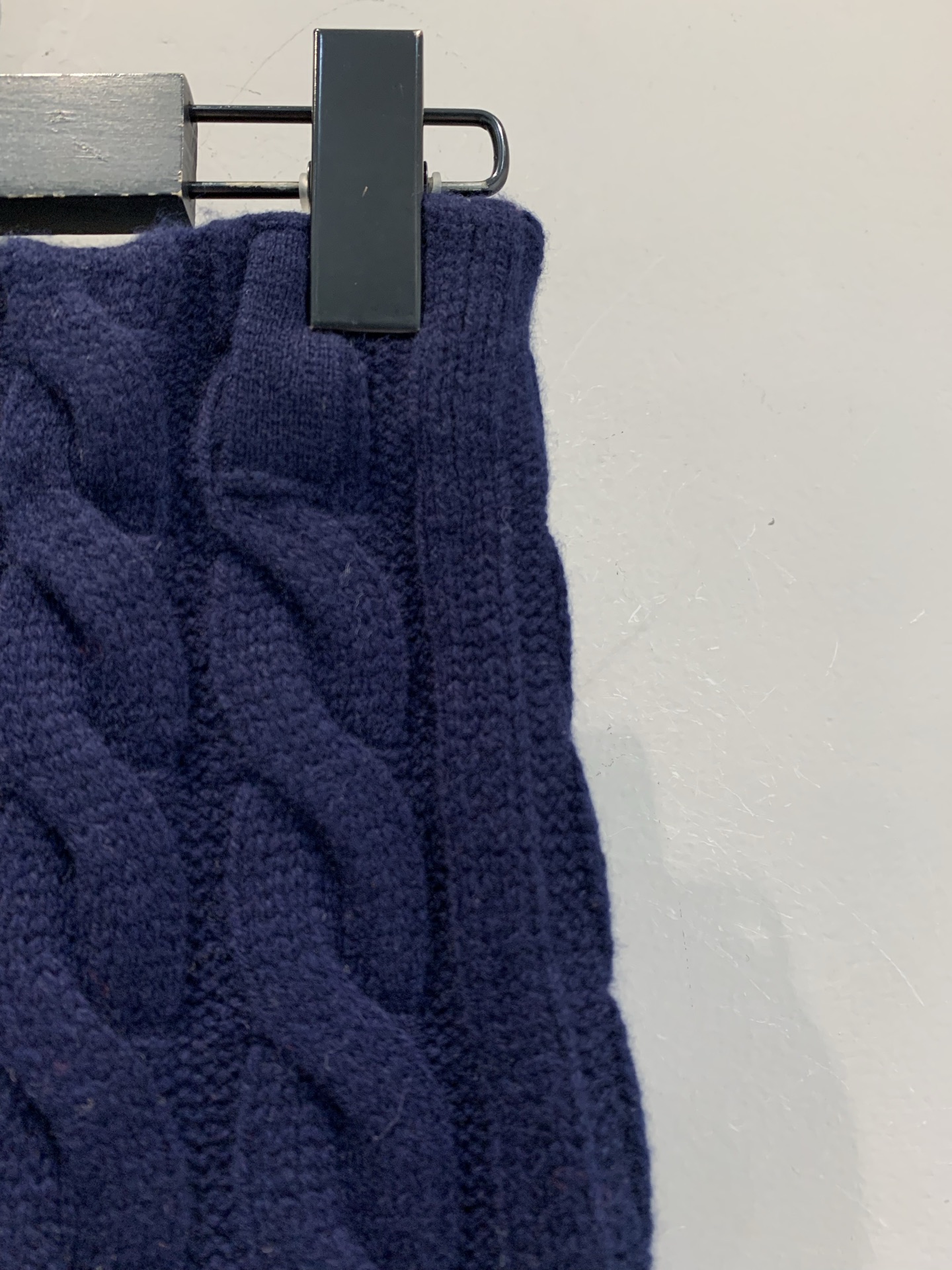 新款🔥出货啦📢 大货实拍 Miumi*2025秋冬新款绞花羊毛针织短裙，100%绵羊毛材质，柔软又保暖，