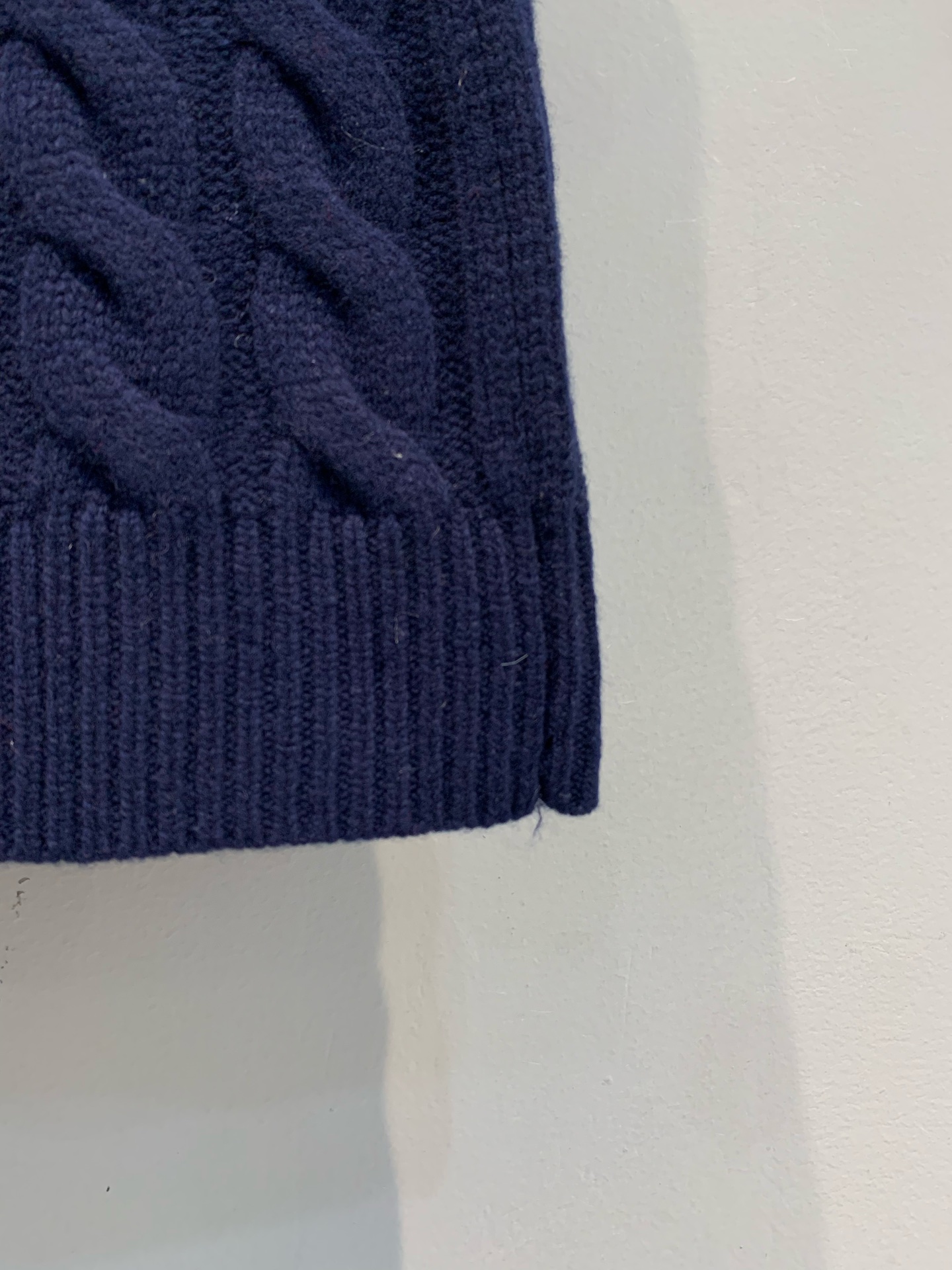 新款🔥出货啦📢 大货实拍 Miumi*2025秋冬新款绞花羊毛针织短裙，100%绵羊毛材质，柔软又保暖，