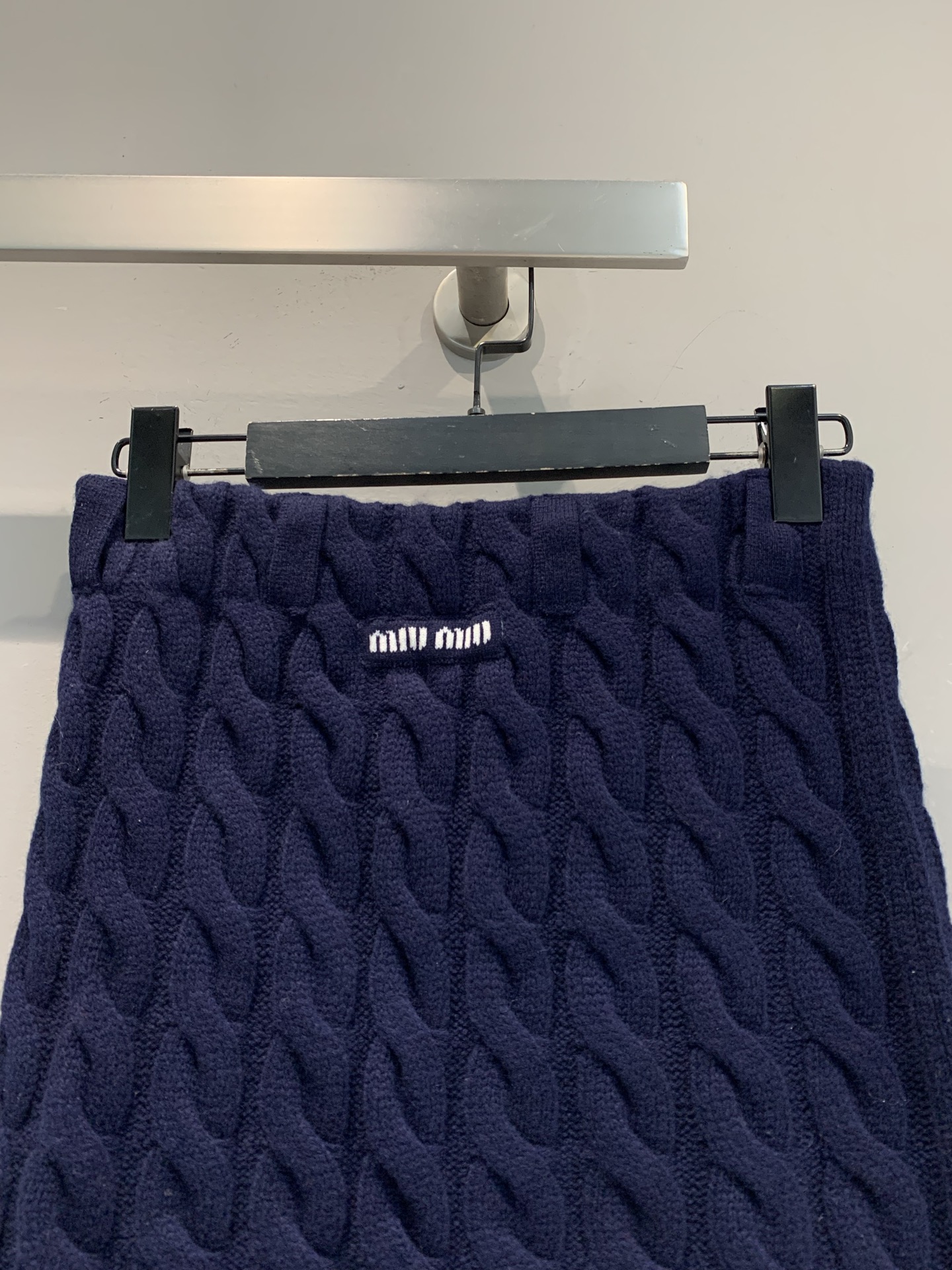 新款🔥出货啦📢 大货实拍 Miumi*2025秋冬新款绞花羊毛针织短裙，100%绵羊毛材质，柔软又保暖，