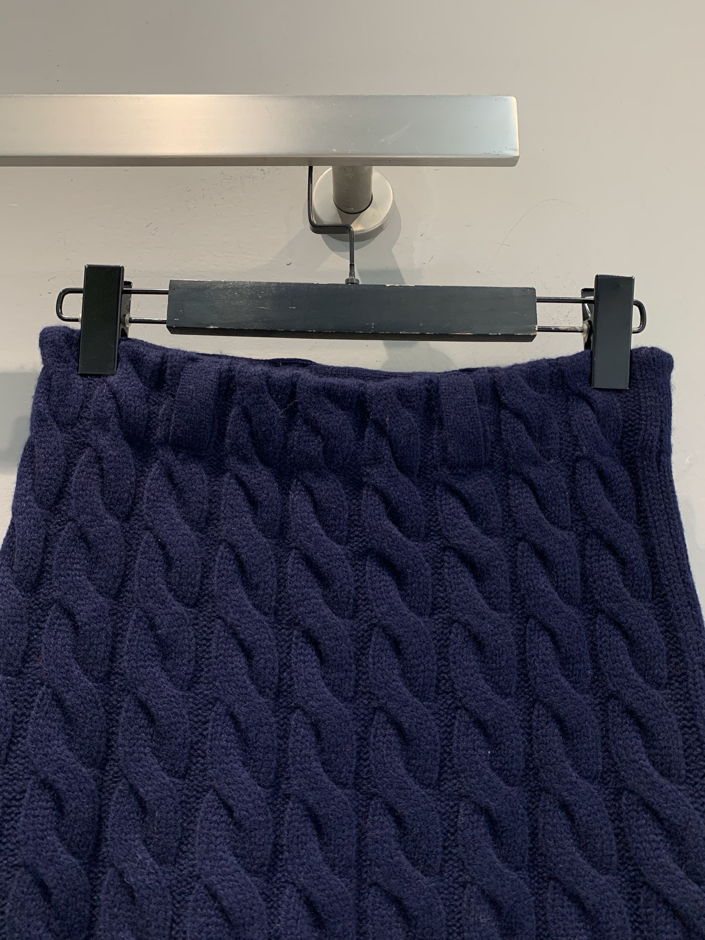 新款🔥出货啦📢 大货实拍 Miumi*2025秋冬新款绞花羊毛针织短裙，100%绵羊毛材质，柔软又保暖，