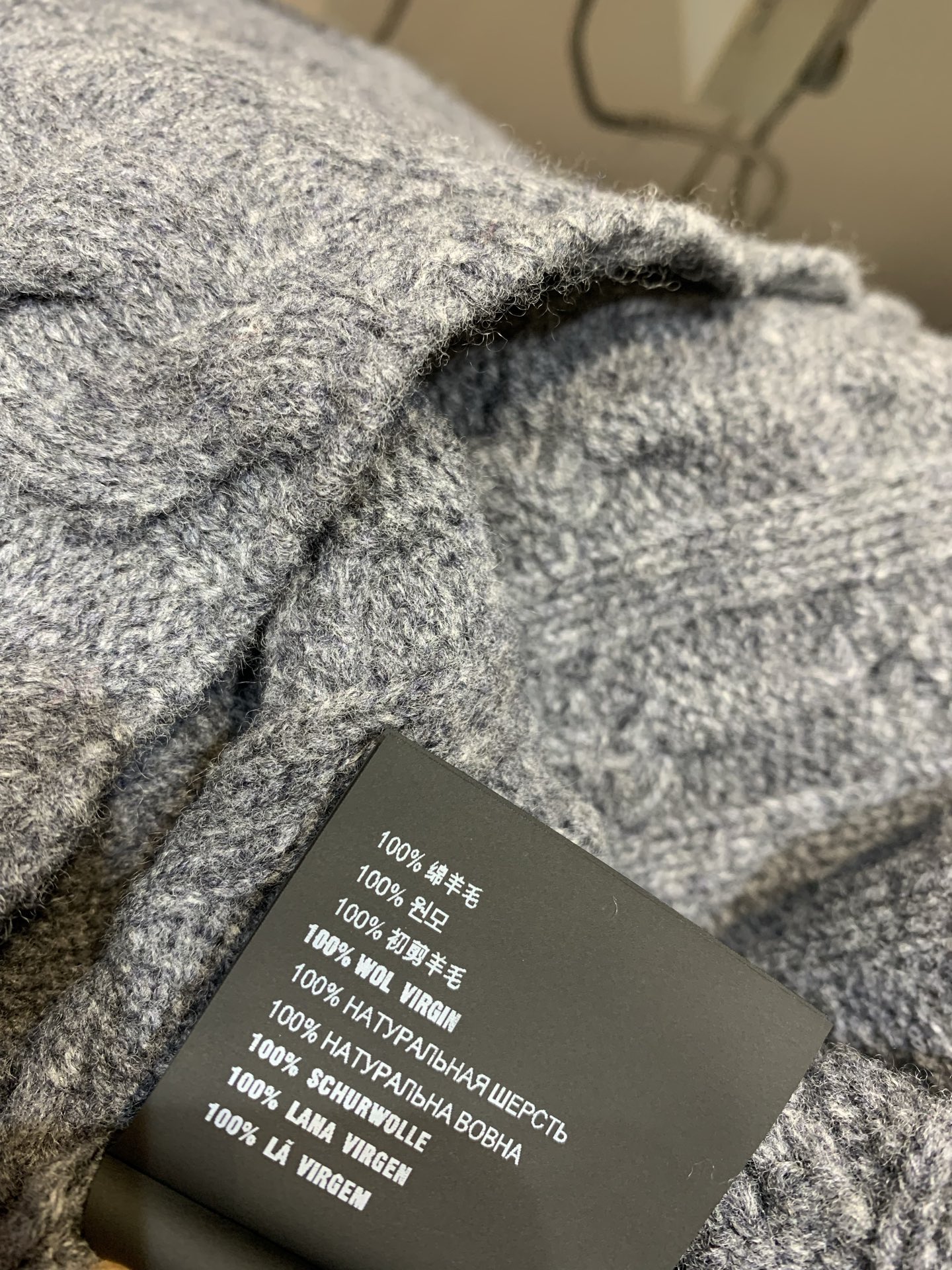 新款🔥出货啦📢 大货实拍 Miumi*2025秋冬新款麻花纹羊毛针织短裙，经典麻花纹理，简约又精致! 绵