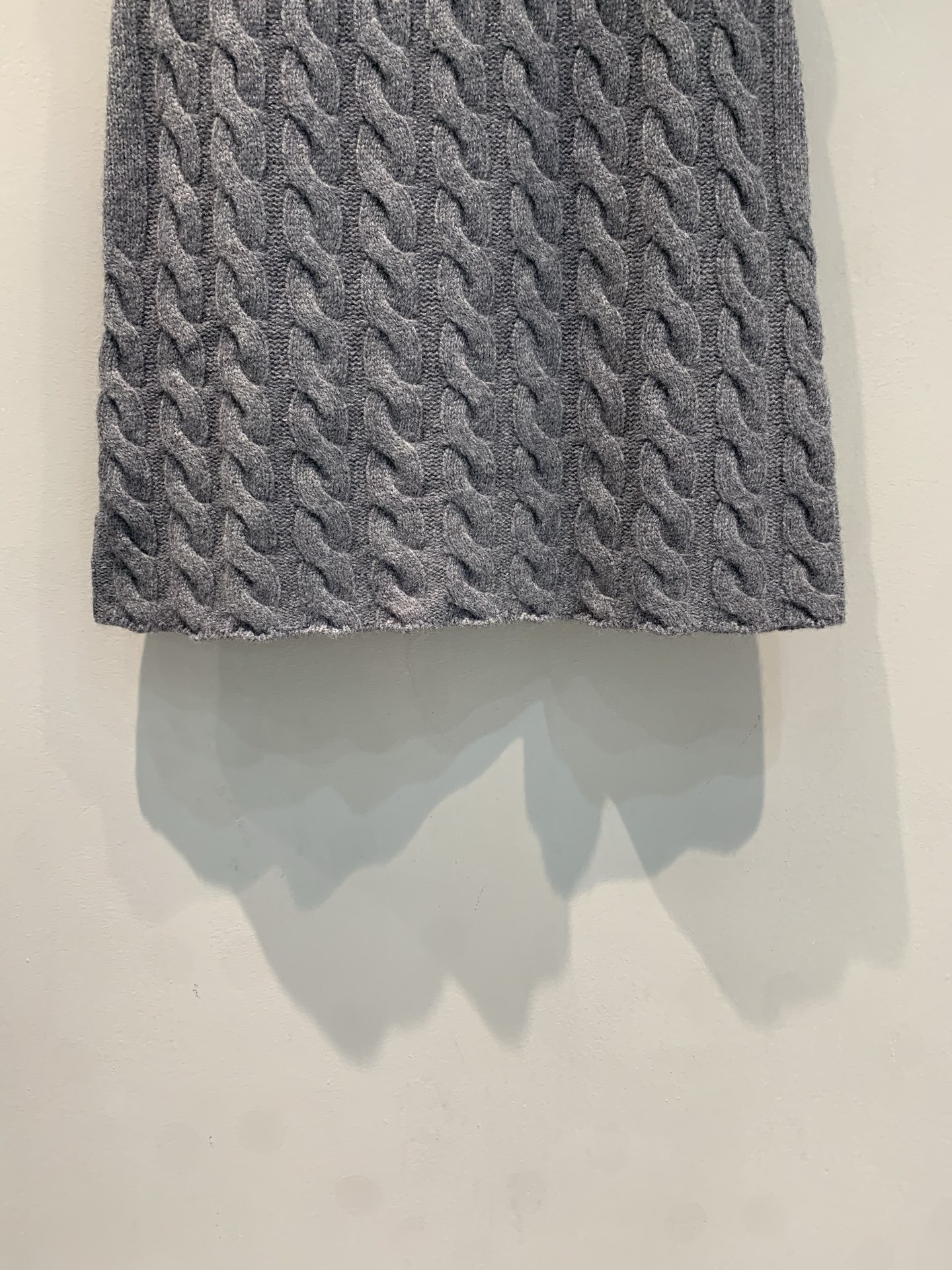 新款🔥出货啦📢 大货实拍 Miumi*2025秋冬新款麻花纹羊毛针织短裙，经典麻花纹理，简约又精致! 绵