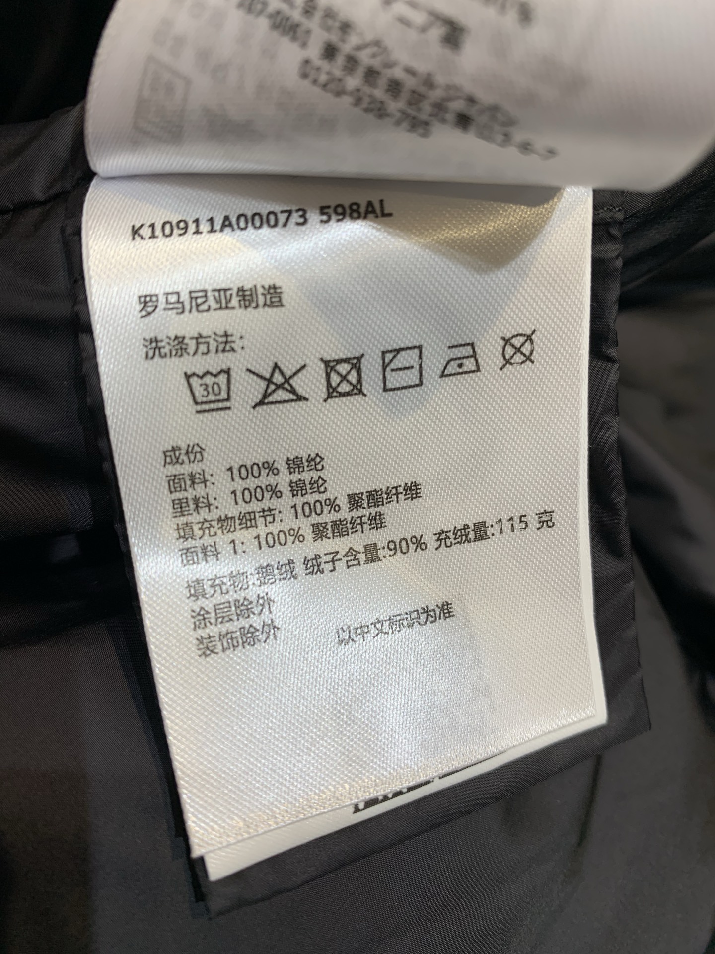新款🔥出货啦📢 大货实拍 Moncle*2025秋冬新款男款黑标羽绒服，采用高品质鹅绒填充，保暖力满分!
