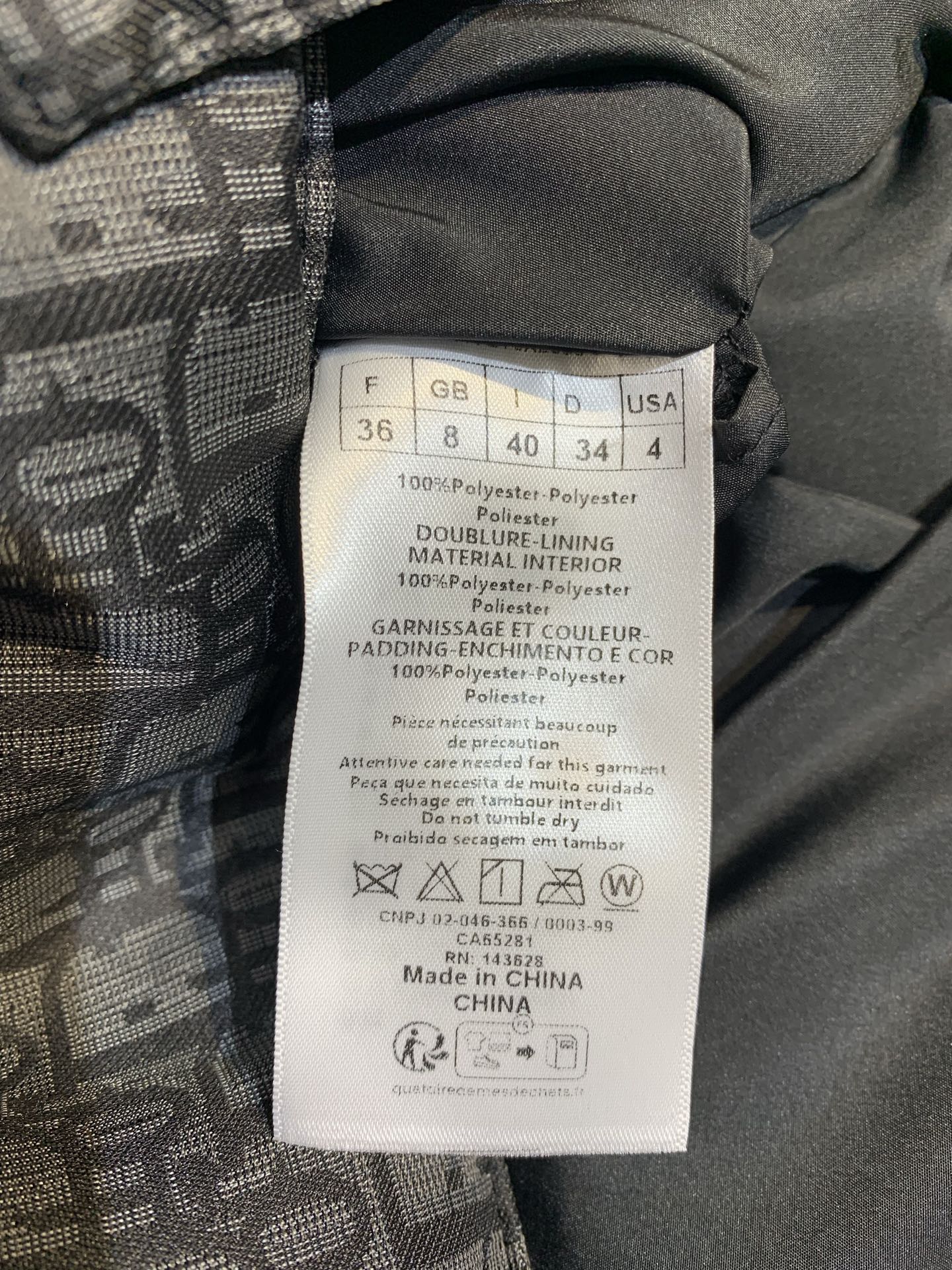 新款🔥出货啦📢 CD2025秋冬新款Alps滑雪系列立领老花羽绒马甲，银灰配色+经典老花提花，辨识度超高