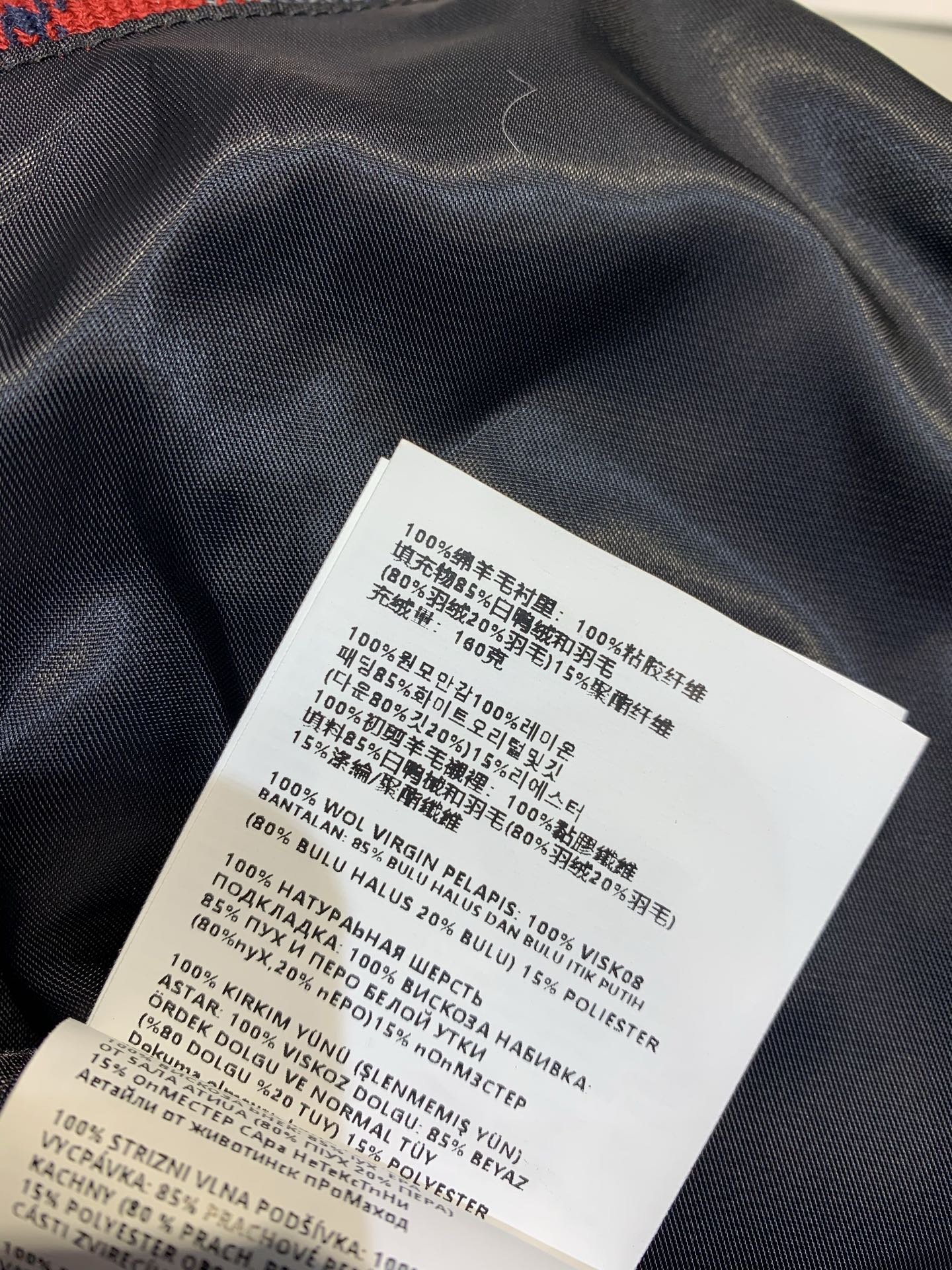 新款🔥出货啦📢 Miumi*2025秋冬新款时髦复古格纹羽绒服，红灰撞色格纹+灯芯绒翻领，复古又时髦！白