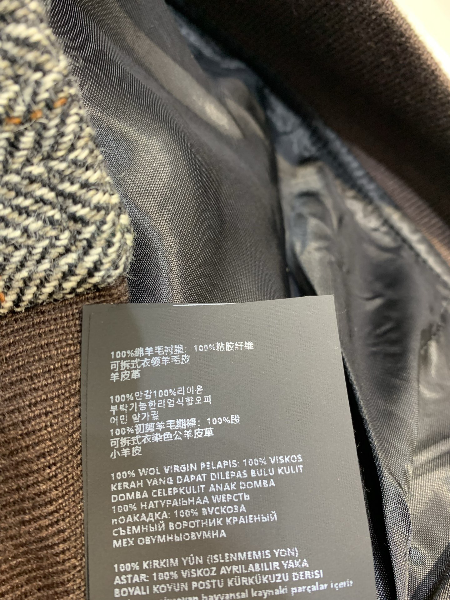 新款🔥出货啦📢 Miumi*2025秋冬新款复古时髦羊羔毛领格纹羊毛外套，经典格纹+羊羔毛领，可拆卸设计