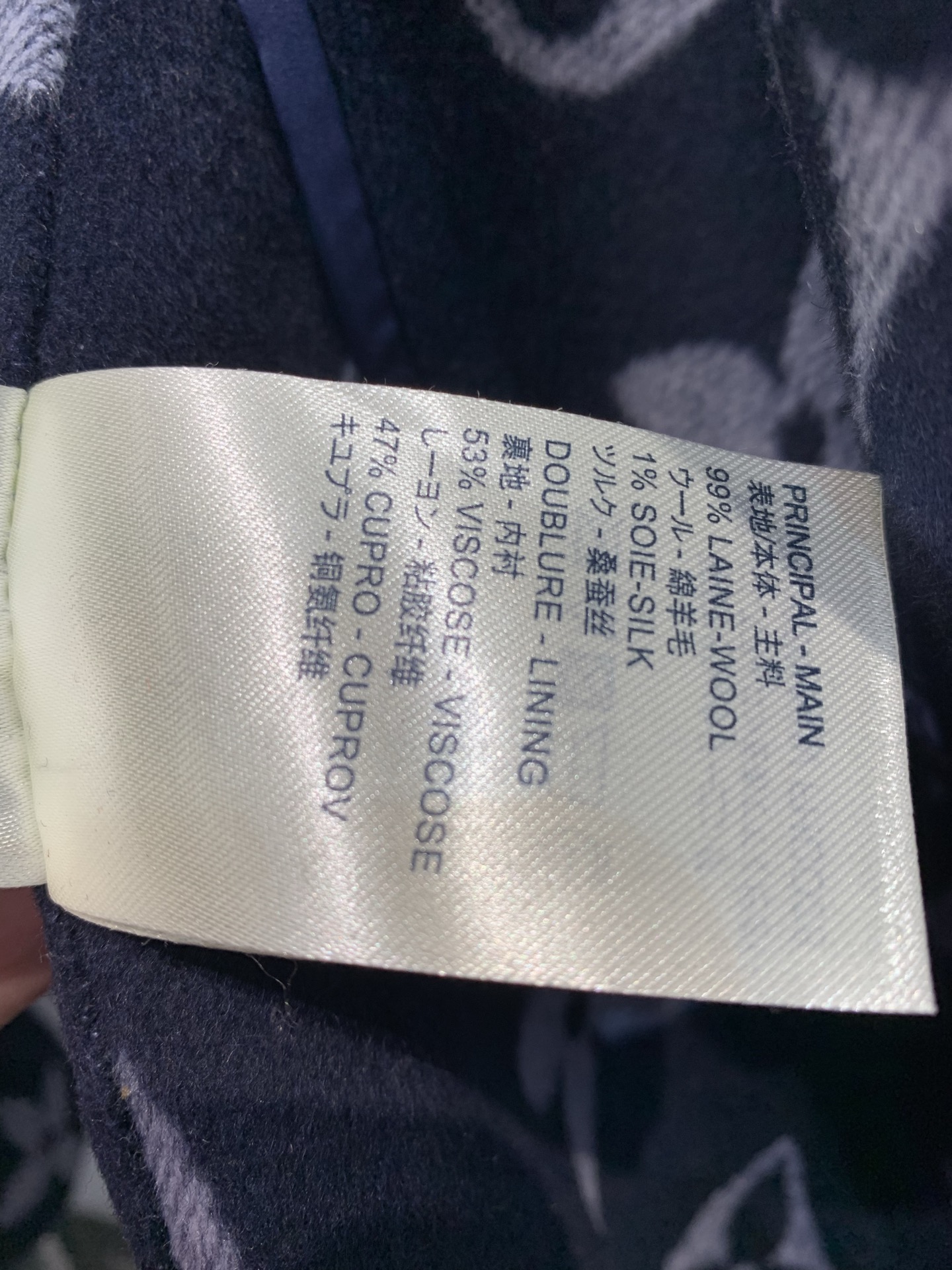 新款🌟出货啦📢 顶级面料配全套包装 L家秋冬新款大花围裹式中长款大衣，澳洲进口绵羊毛呢提花面料，面料柔软