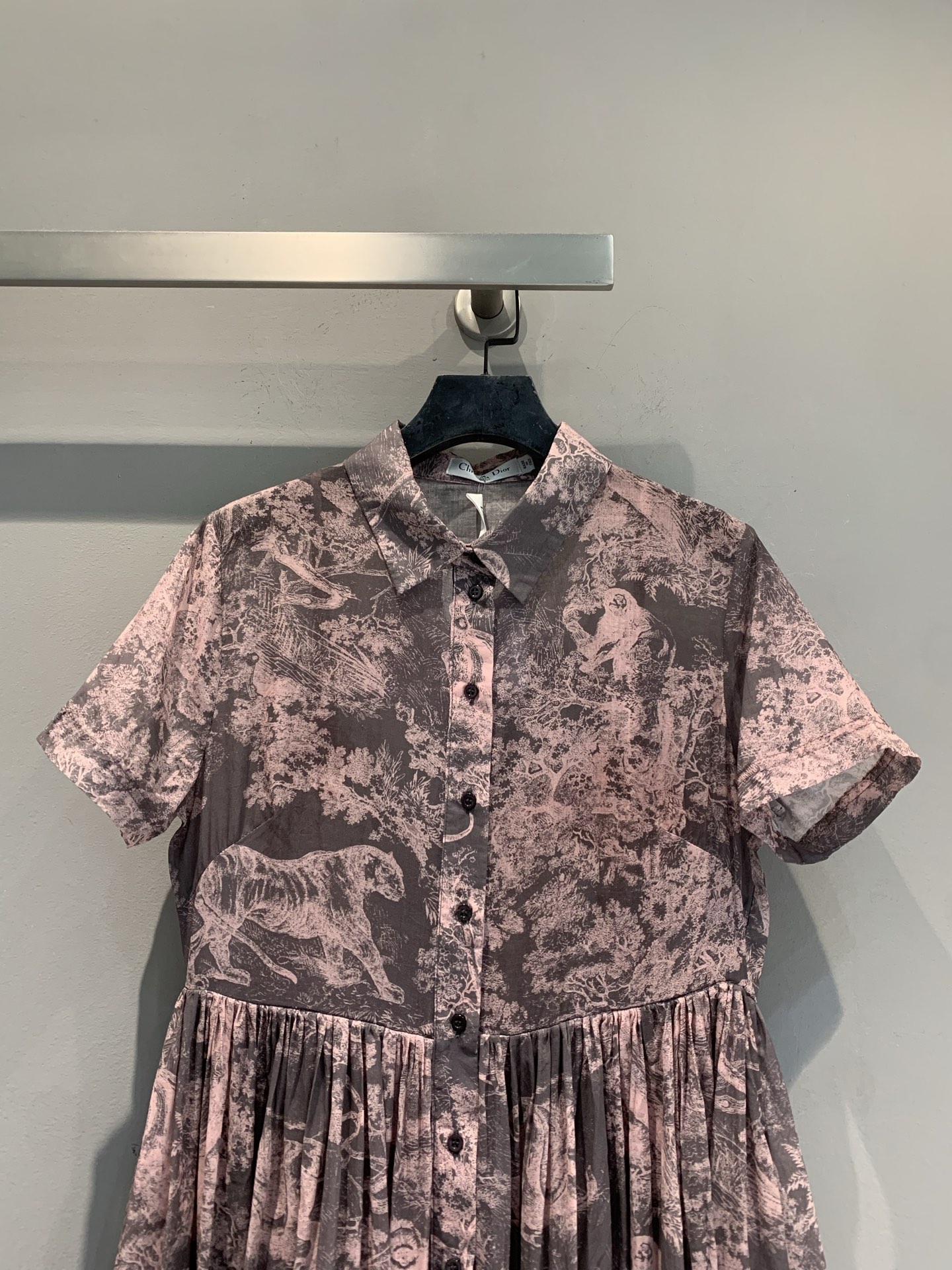🆕🆕🆕特价380 新款🌟！CD早春新款翻领短袖动物连衣裙，衬衫式连衣裙饰以 Dior 标志性的茹伊印花，