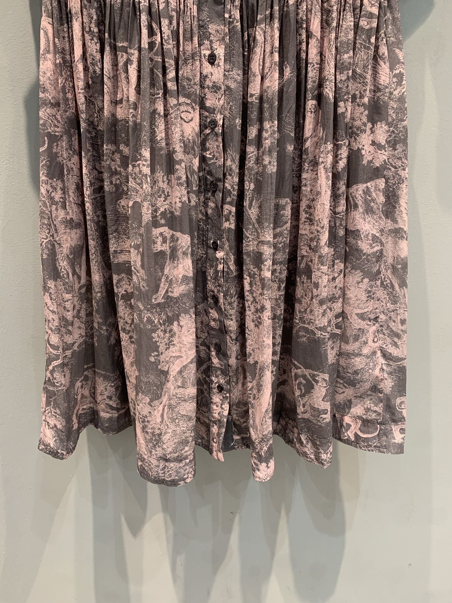 🆕🆕🆕特价380 新款🌟！CD早春新款翻领短袖动物连衣裙，衬衫式连衣裙饰以 Dior 标志性的茹伊印花，