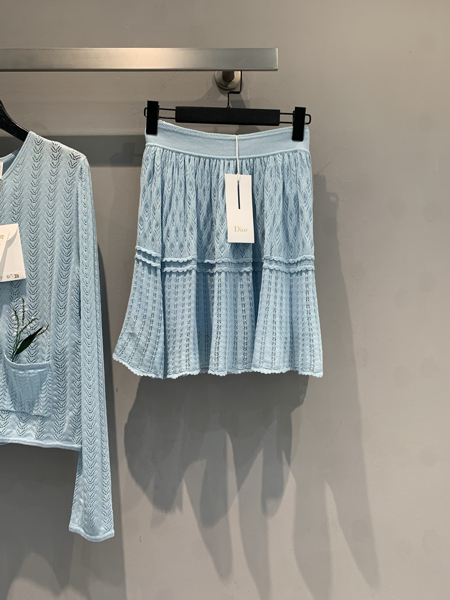 NO:749811,The new model is shipped. M original development CD early spring series blue embroidered skirt, using exquisite hollow embroidery technology, light and breathable fabric, fresh and elegant style. The layered skirt design is full of three-dimensionality, perfect for spring and summer wear!  The waist is elastic, comfortable and fit, and the light blue tone has a gentle temperament. It can be easily worn for daily outings or vacations ~ Pair it with a simple top or sweater to easily get a romantic atmosphere. Size 36 38 40,,skirts,19860909新款出货啦M原版开发 CD早春系列蓝色刺绣半身裙,采用精致镂空刺绣工艺,轻薄透气面料,清新优雅风格.层叠裙摆设计,立体感满满,春夏穿搭超适合！腰部松紧,舒适又贴合,浅蓝色调温柔气质,日常出街或度假都能轻松驾驭～搭配简约上衣或针织衫,轻松get浪漫氛围感.码数36 38 40,,skirts,,Women's clothing