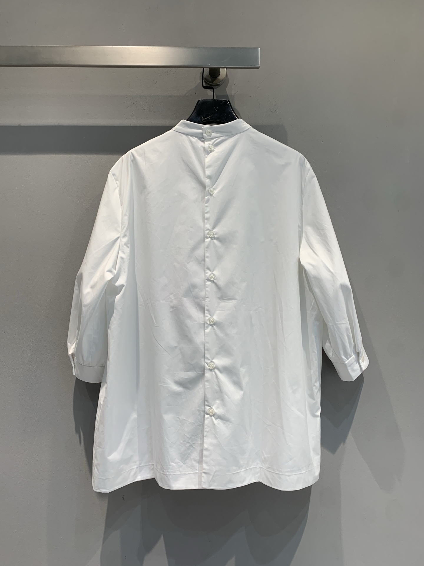 新款 原版开发 Miumi*春夏系列字母刺绣白色娃娃裙，宽松版型+伞式裙摆，对身材超友好！轻薄棉质面料，