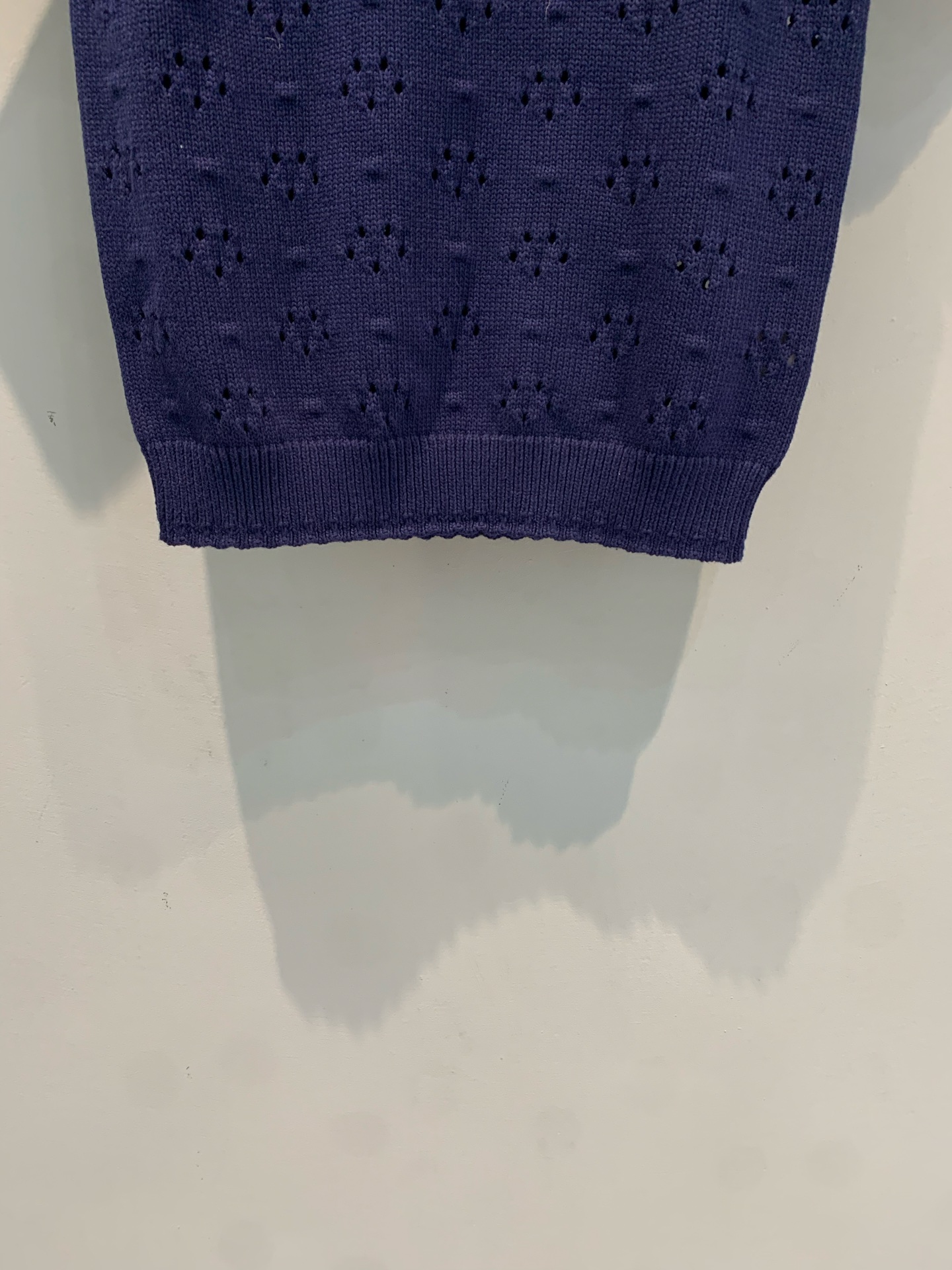 新款 原版开发 Miumi*春夏系列镂空钩花针织短袖，采用高品质针织面料，透气又舒适，春夏穿超合适！圆领