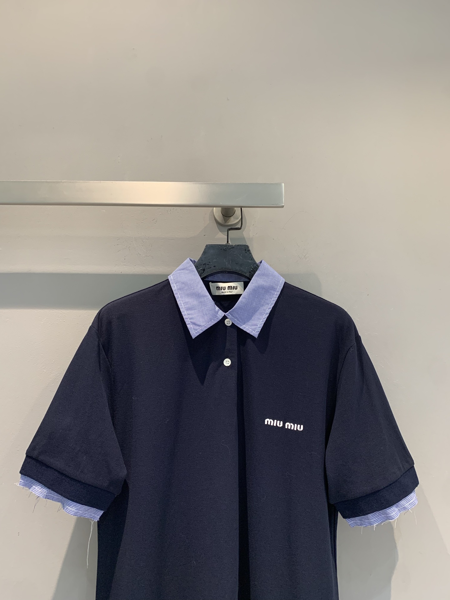 新款 原版开发 Miumi*春夏系列格纹拼接Polo衫，珠地棉材质柔软透气，夏天穿超舒服！深蓝主色+蓝白